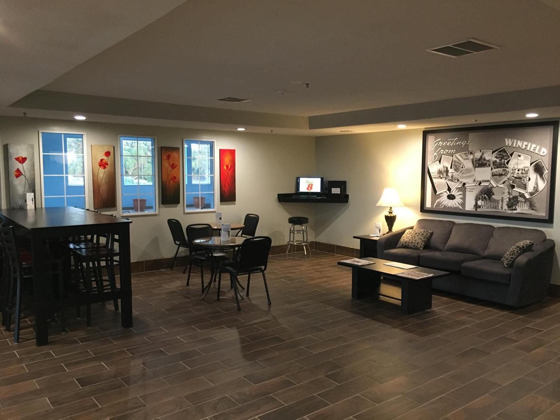 Super 8 by Wyndham Winfield-Quail Ridge Area photo 13