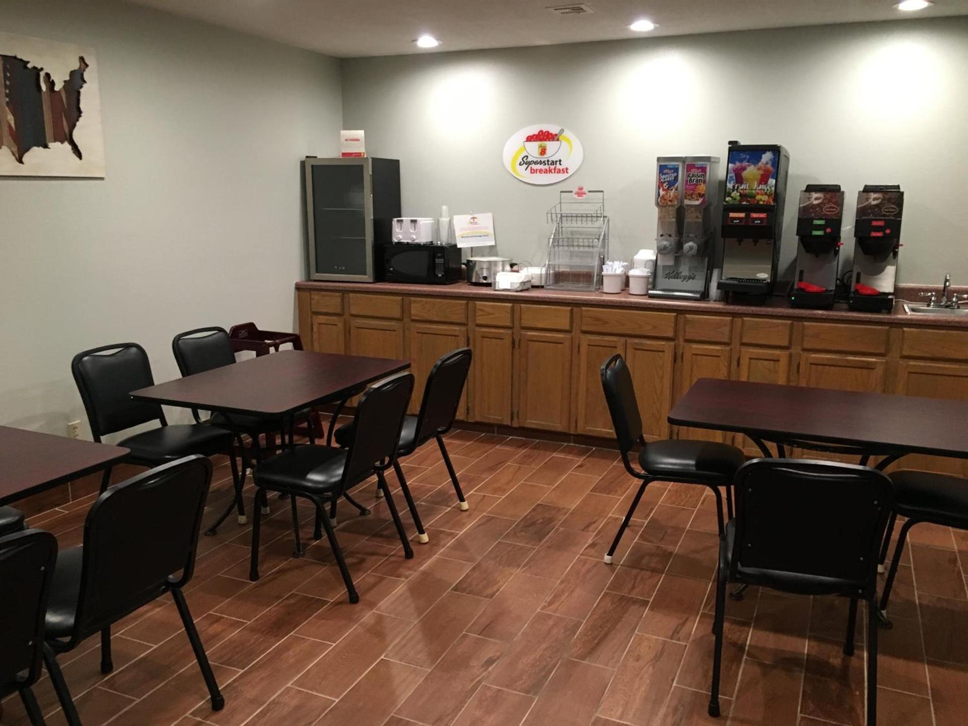 Super 8 by Wyndham Winfield-Quail Ridge Area photo 14