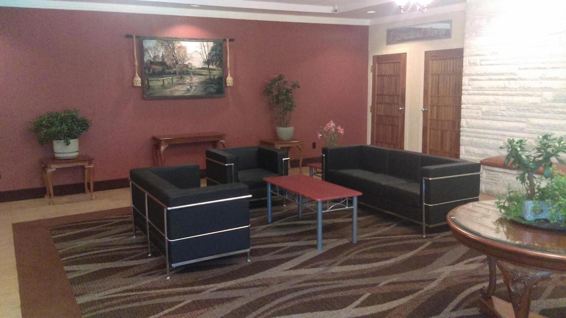 Days Inn by Wyndham Liberty Monticello photo 26