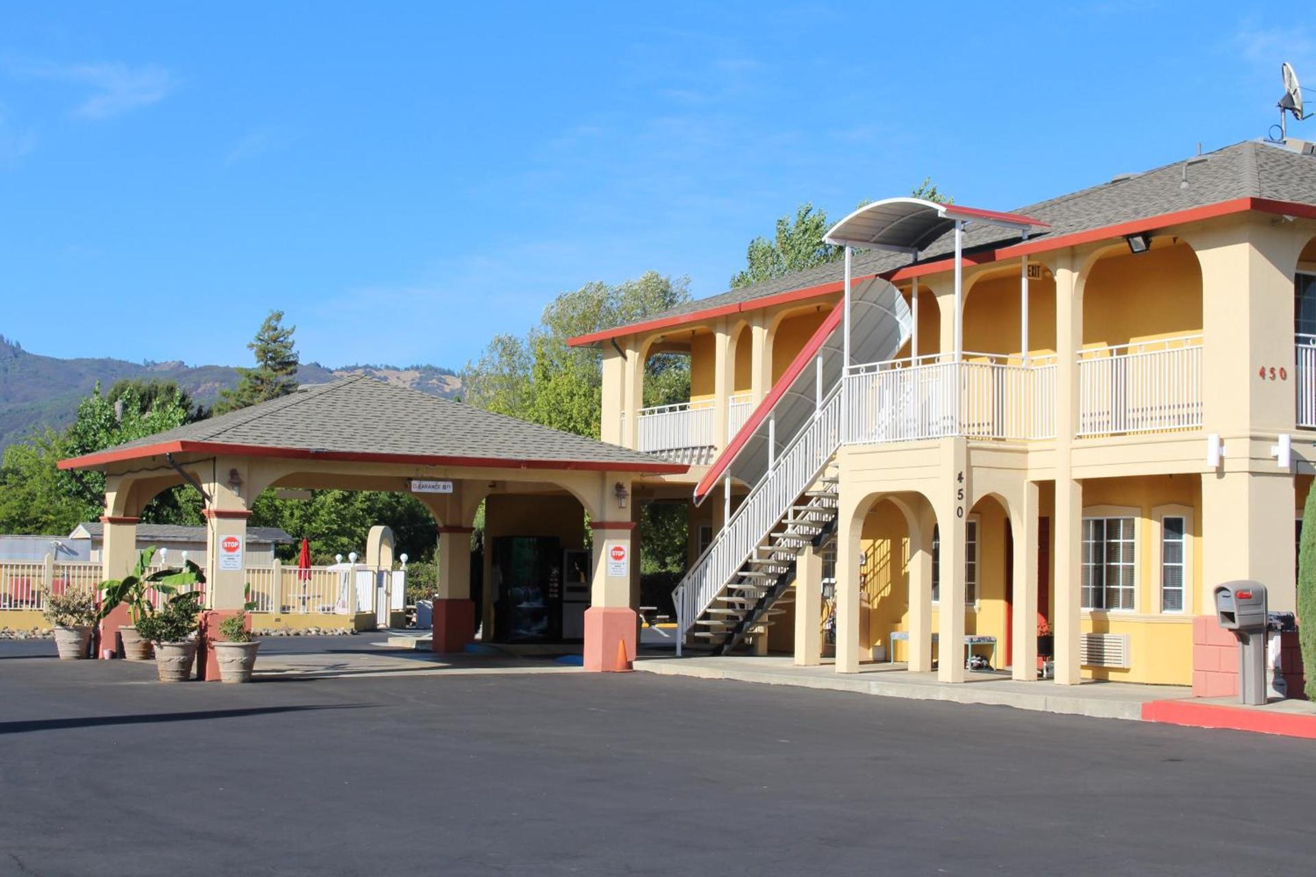 Upper Lake Inn & Suites photo 15