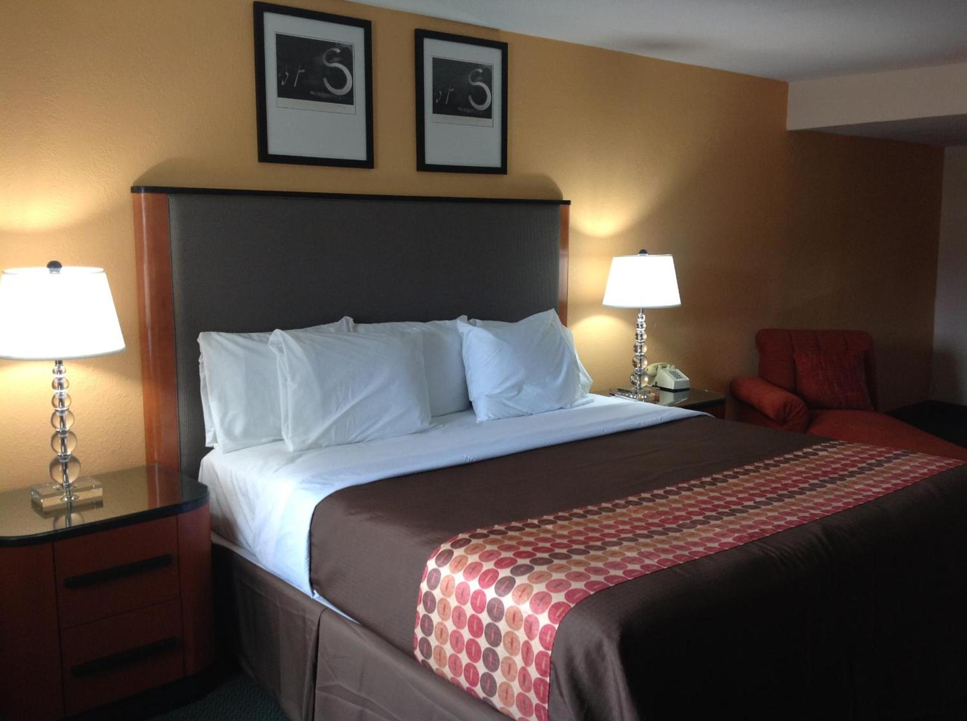 Media Inn & Suites photo 16