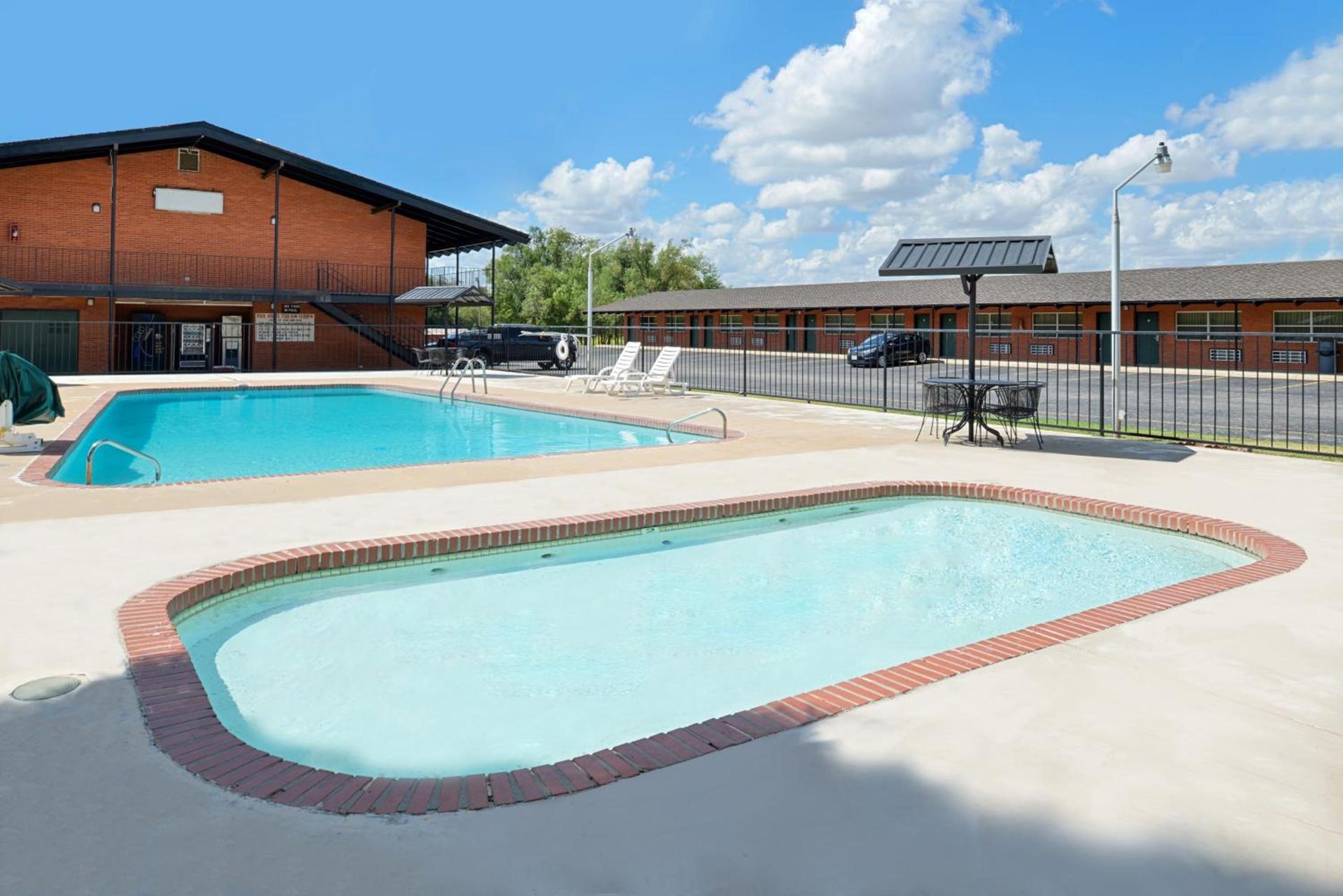 Ranch House Motel photo 9