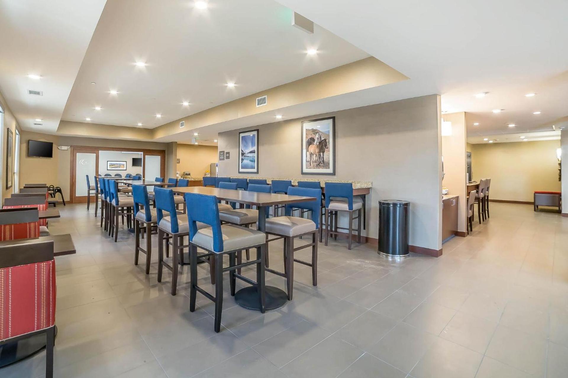 Comfort Suites Billings photo 46
