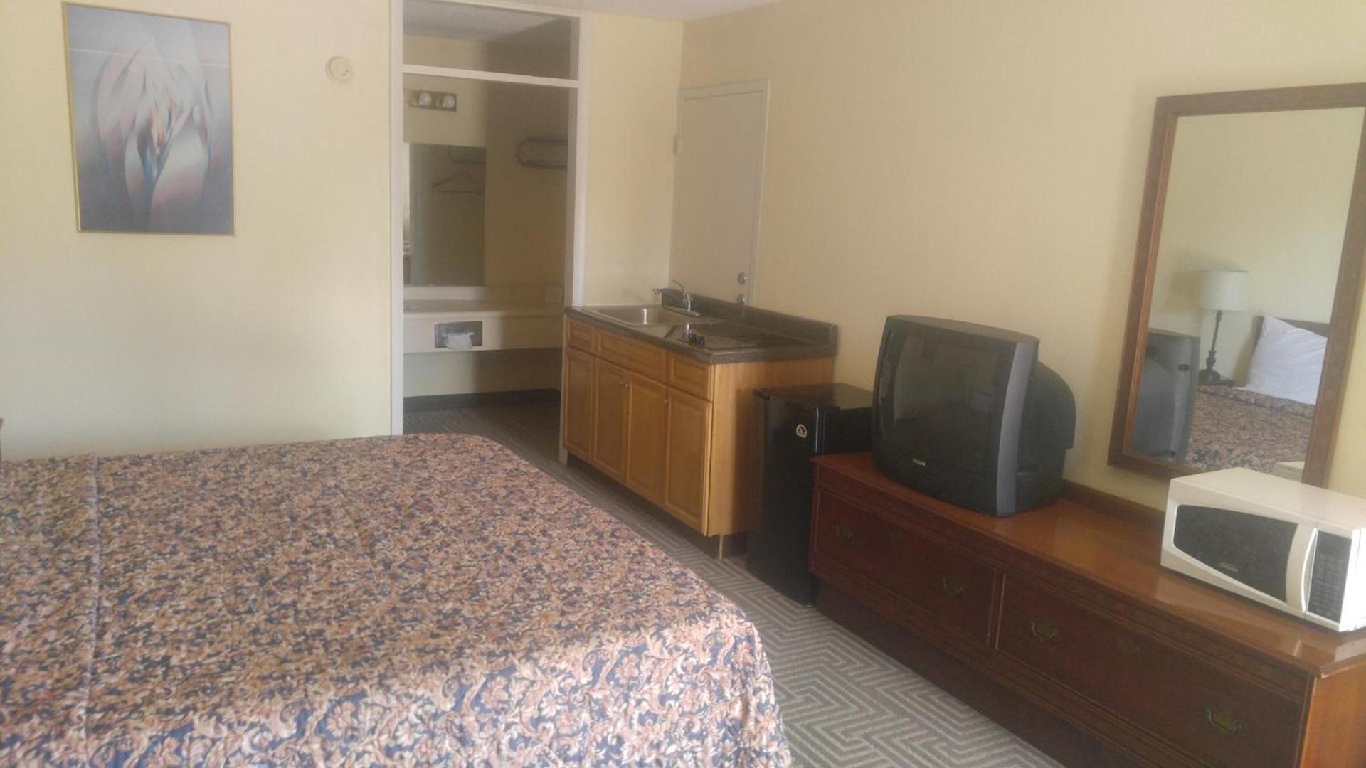 Americourt Extended Stays photo 28