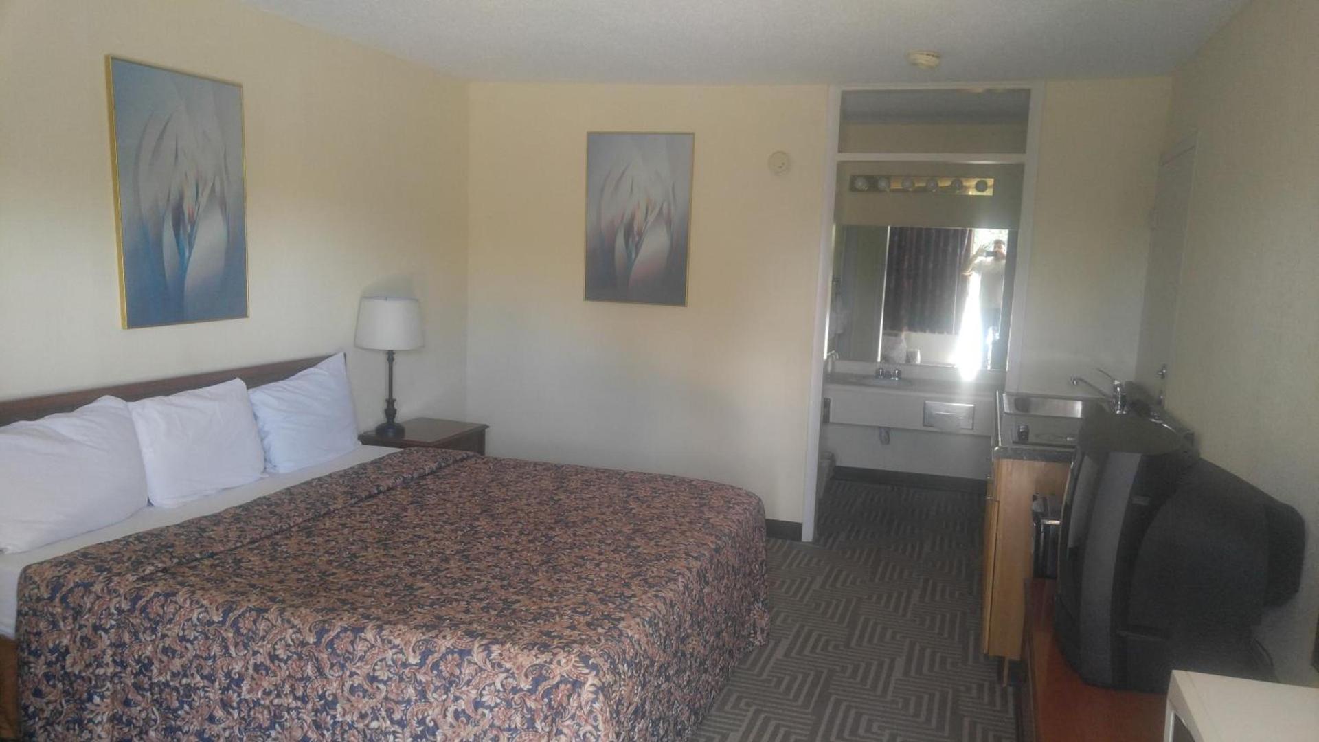Americourt Extended Stays photo 36