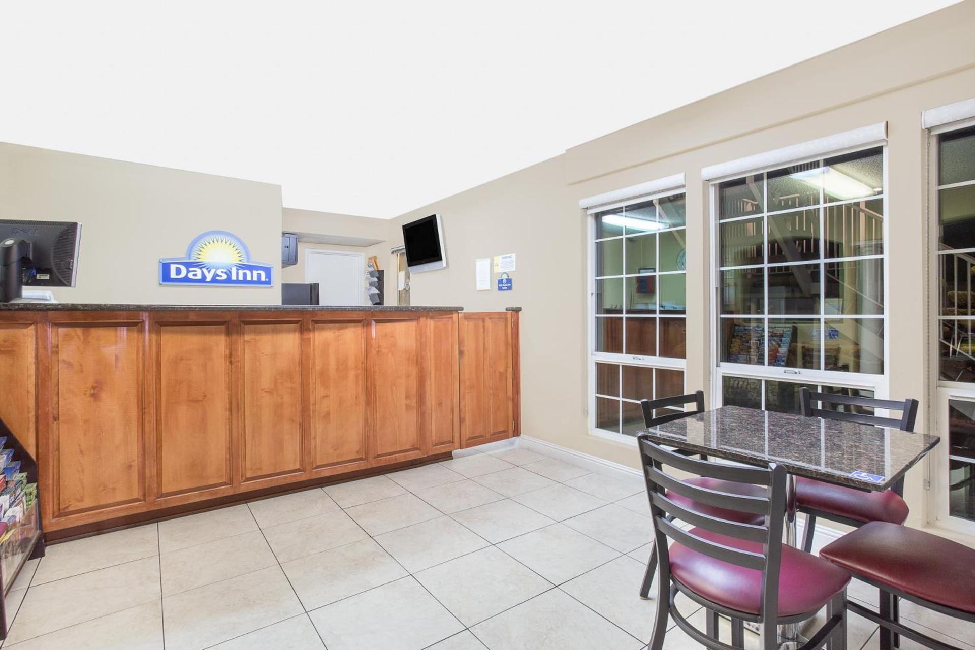 Days Inn by Wyndham Turlock photo 14
