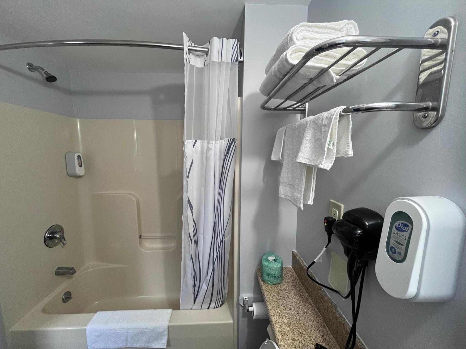 Chaplin Inn & Suites photo 14