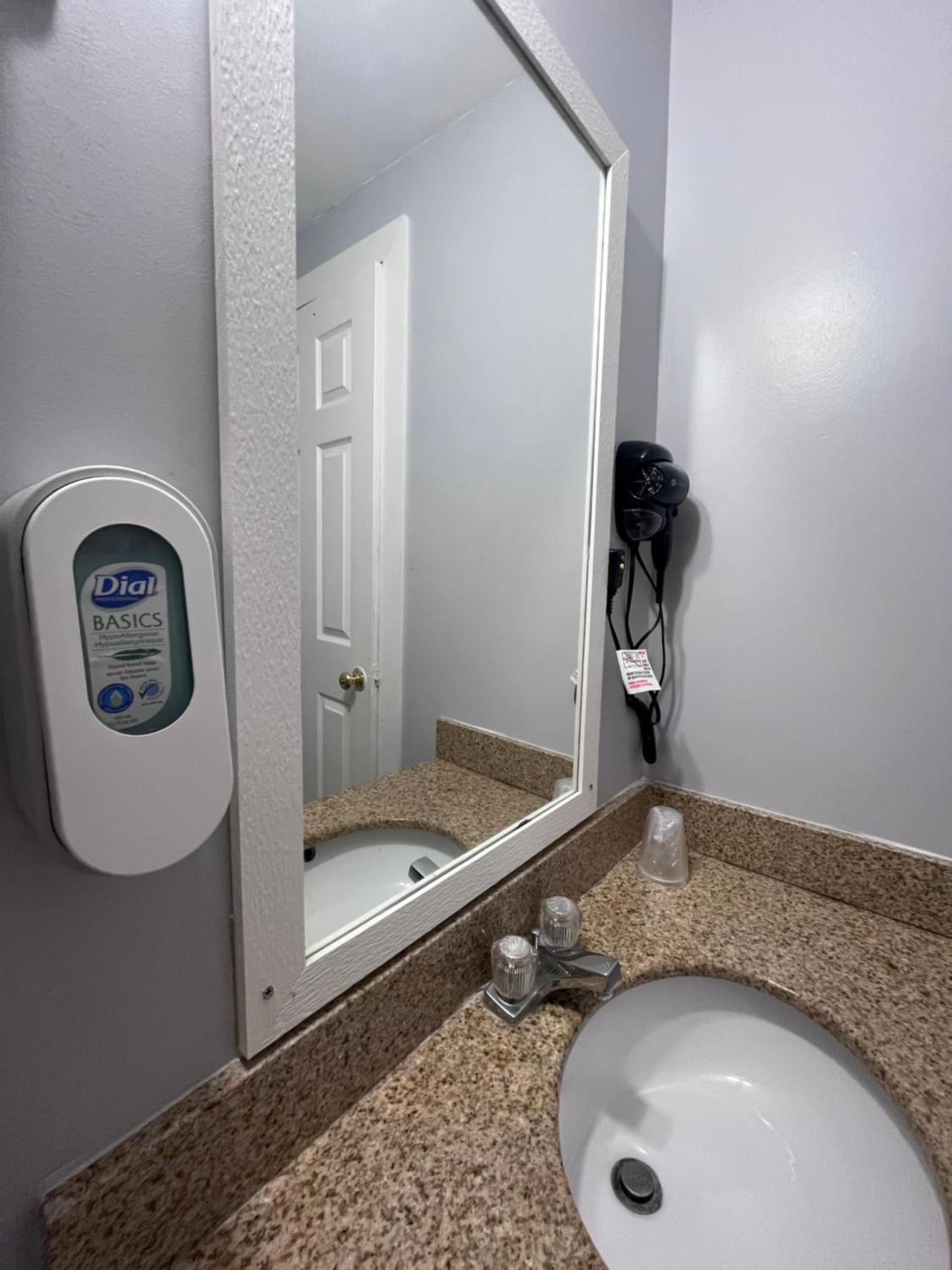 Chaplin Inn & Suites photo 19