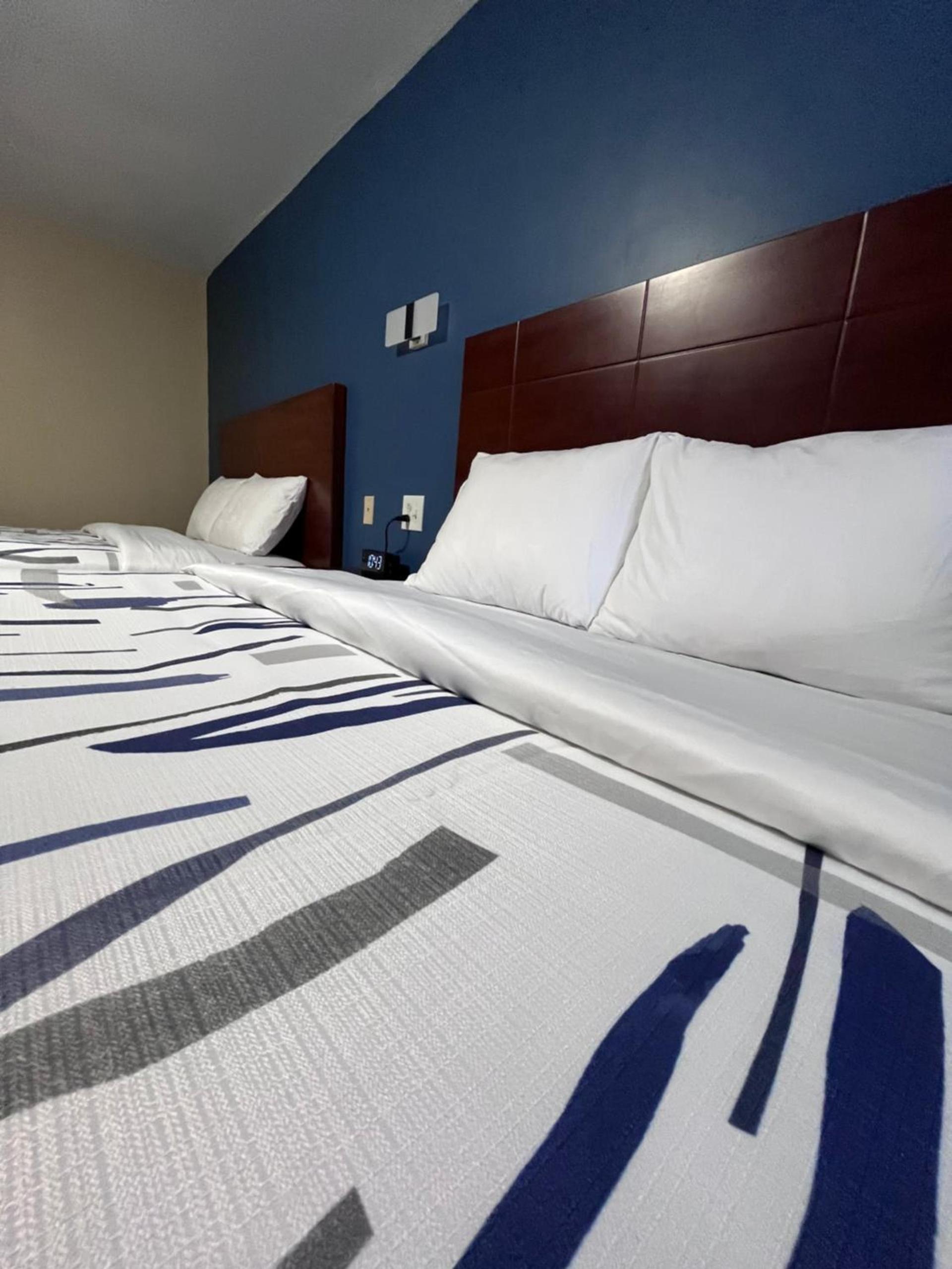 Chaplin Inn & Suites photo 8