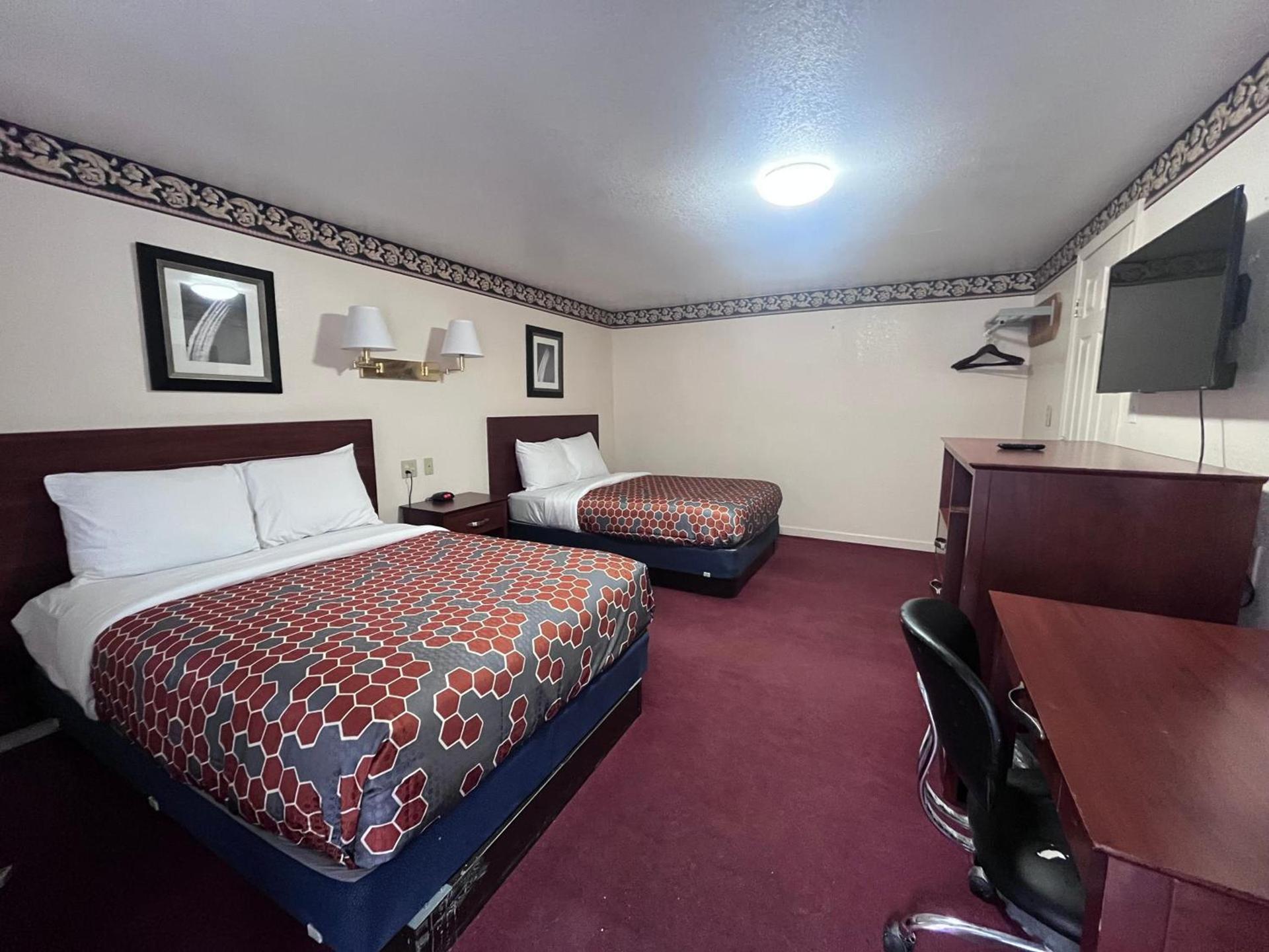 Chaplin Inn & Suites photo 7