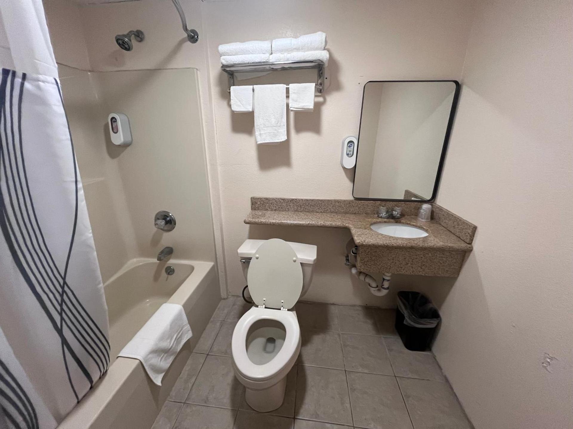 Chaplin Inn & Suites photo 6