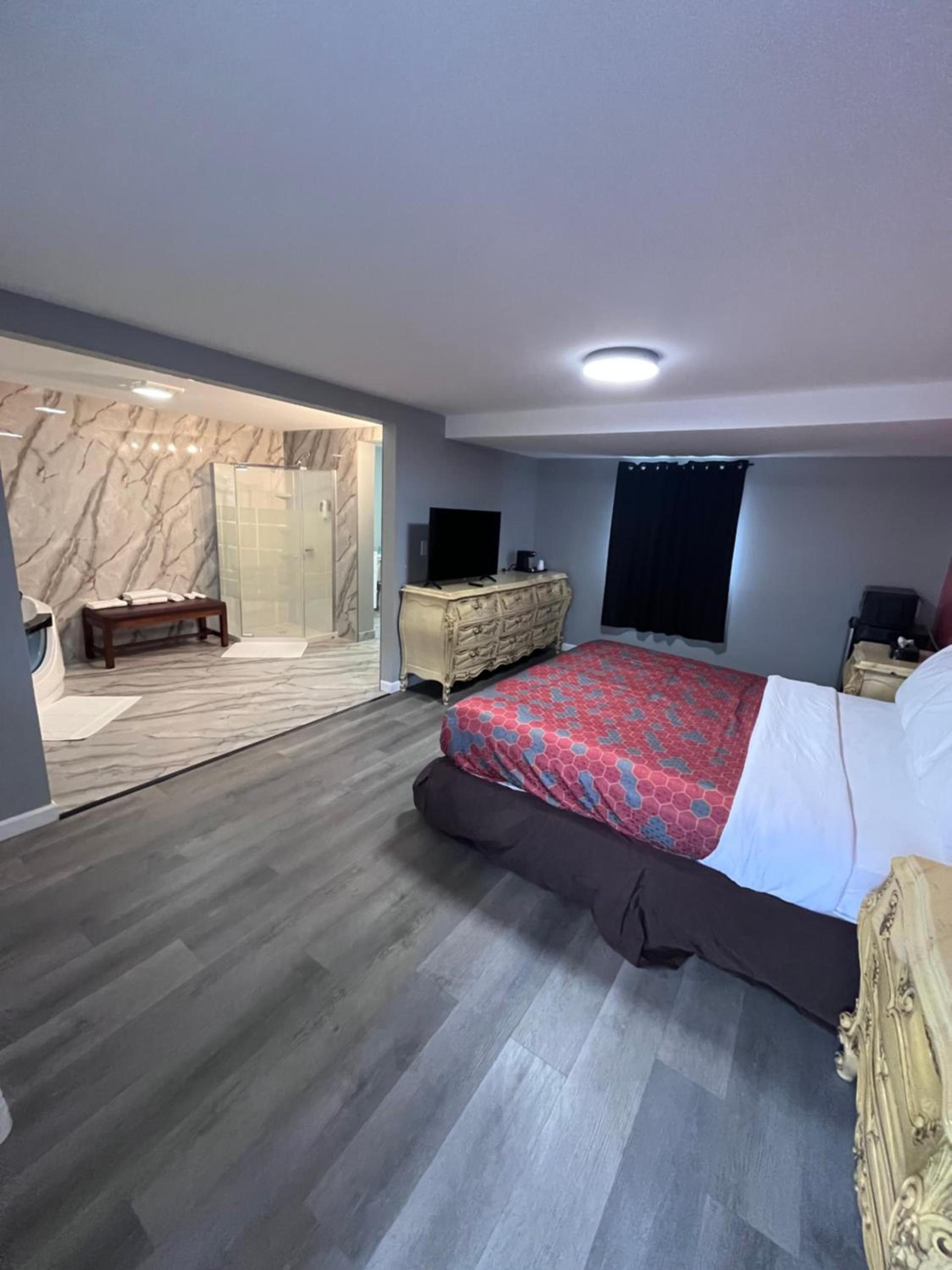 Chaplin Inn & Suites photo 10
