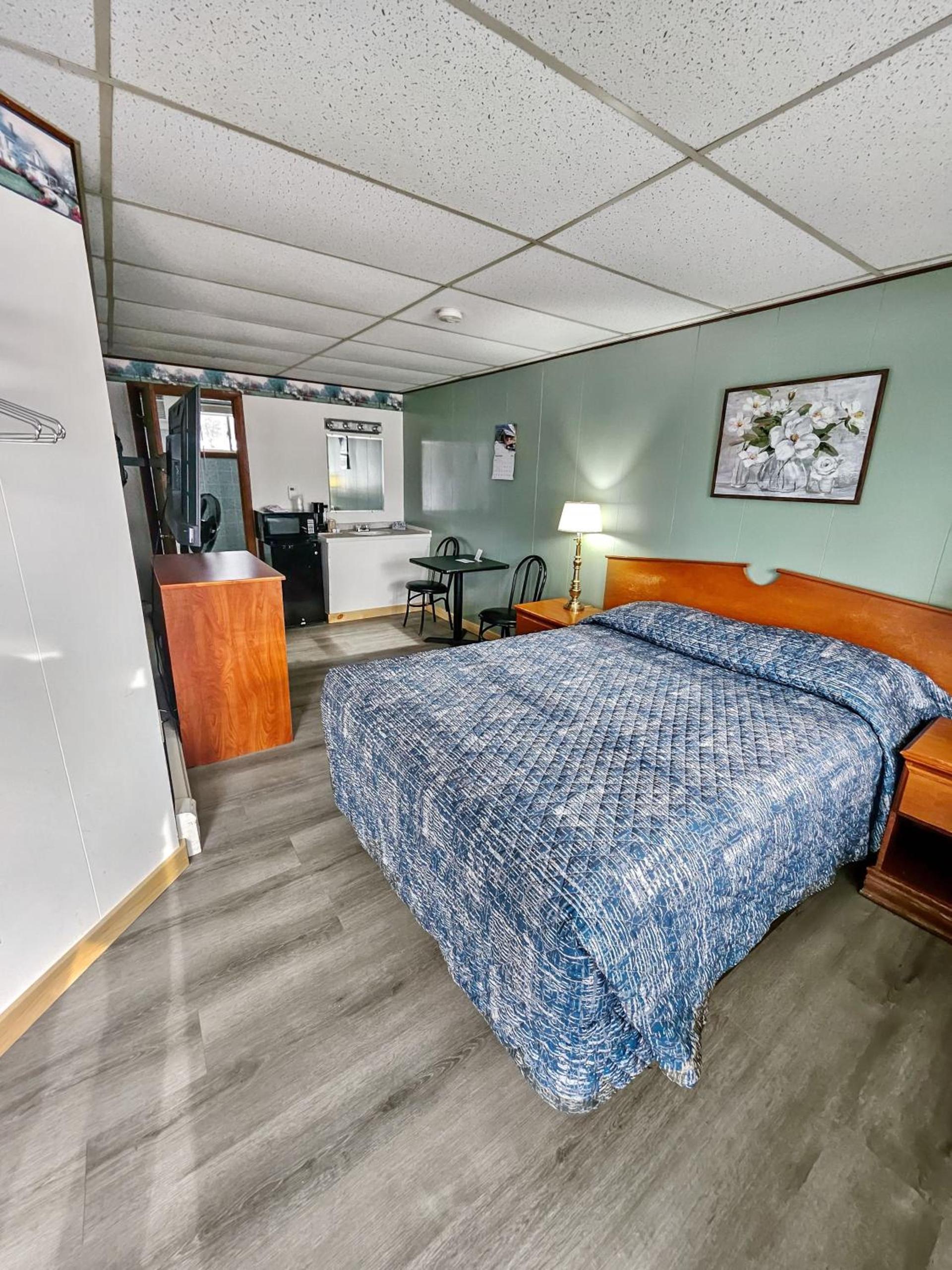 Katahdin Valley Motel photo 54