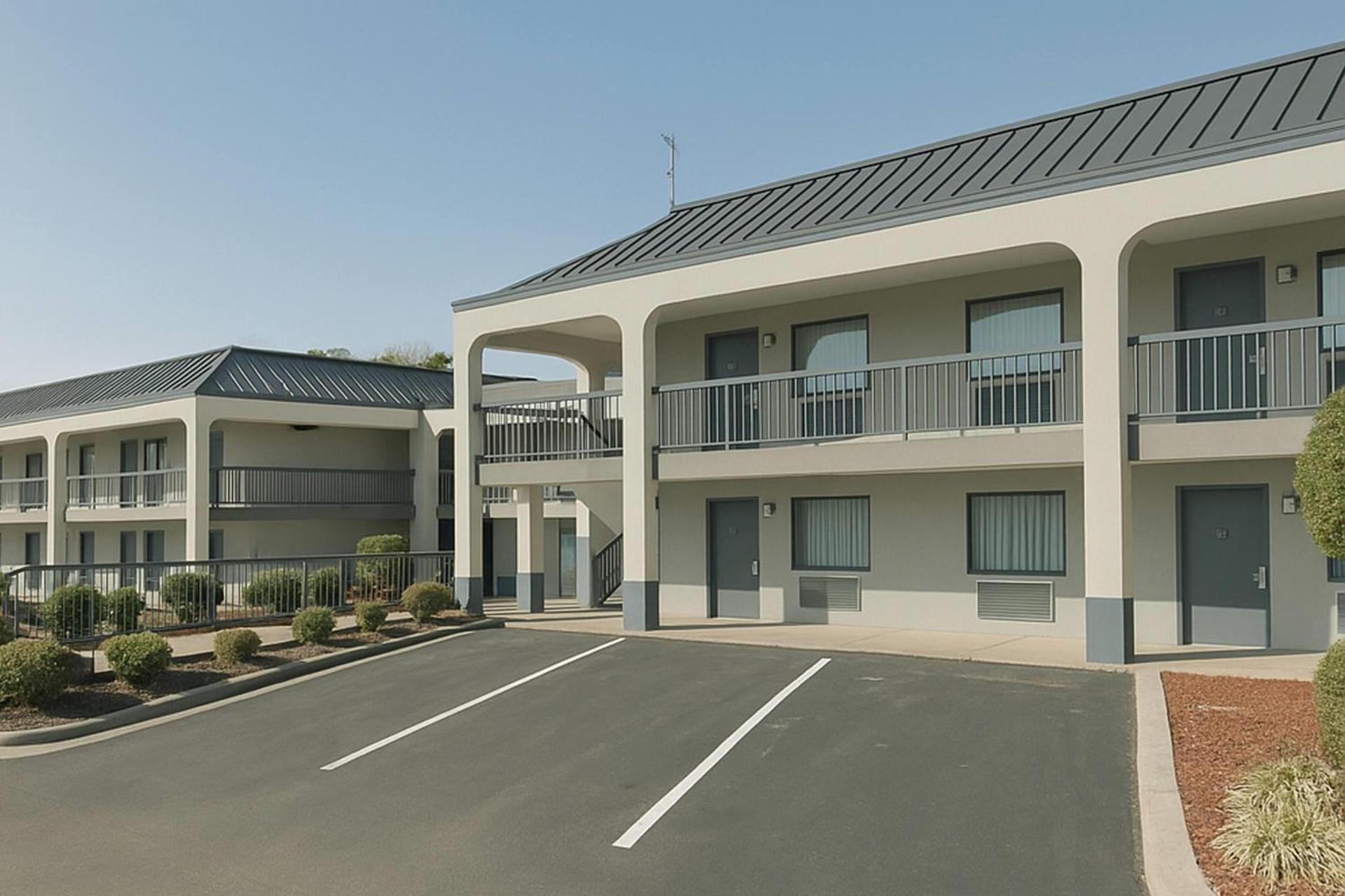 Baymont by Wyndham Fayetteville photo 26