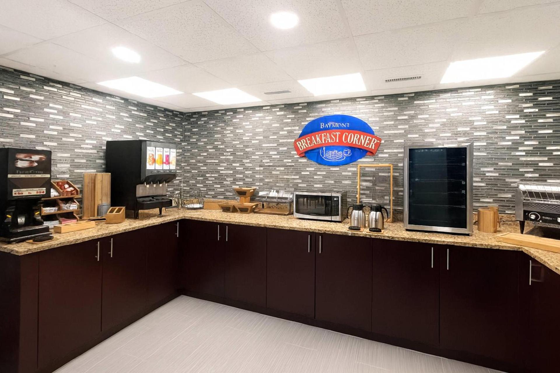 Baymont by Wyndham Fayetteville photo 16