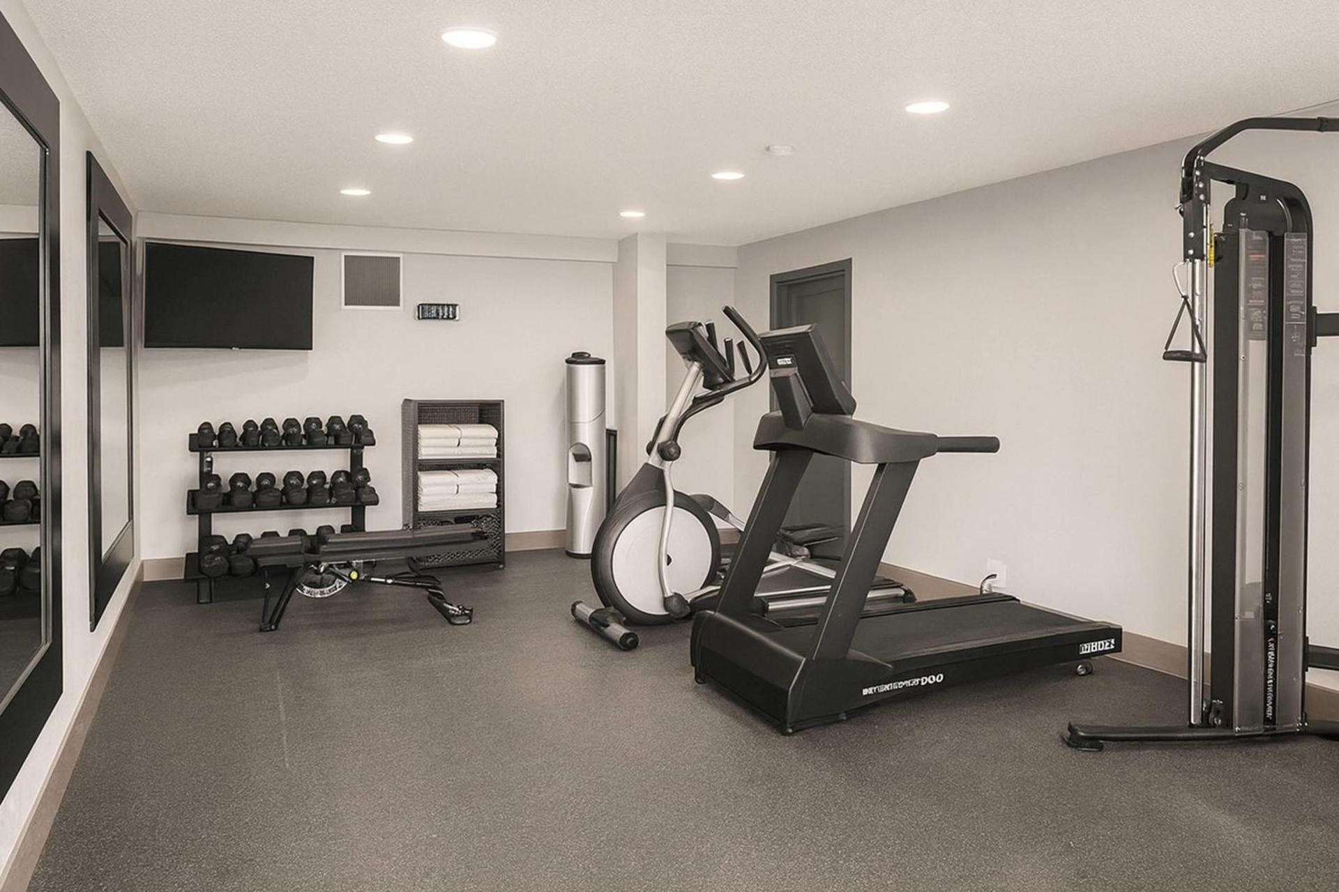 Baymont by Wyndham Fayetteville photo 15
