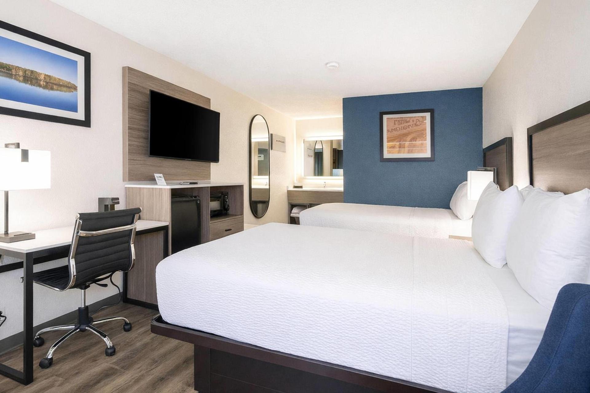 Baymont by Wyndham Fayetteville photo 27