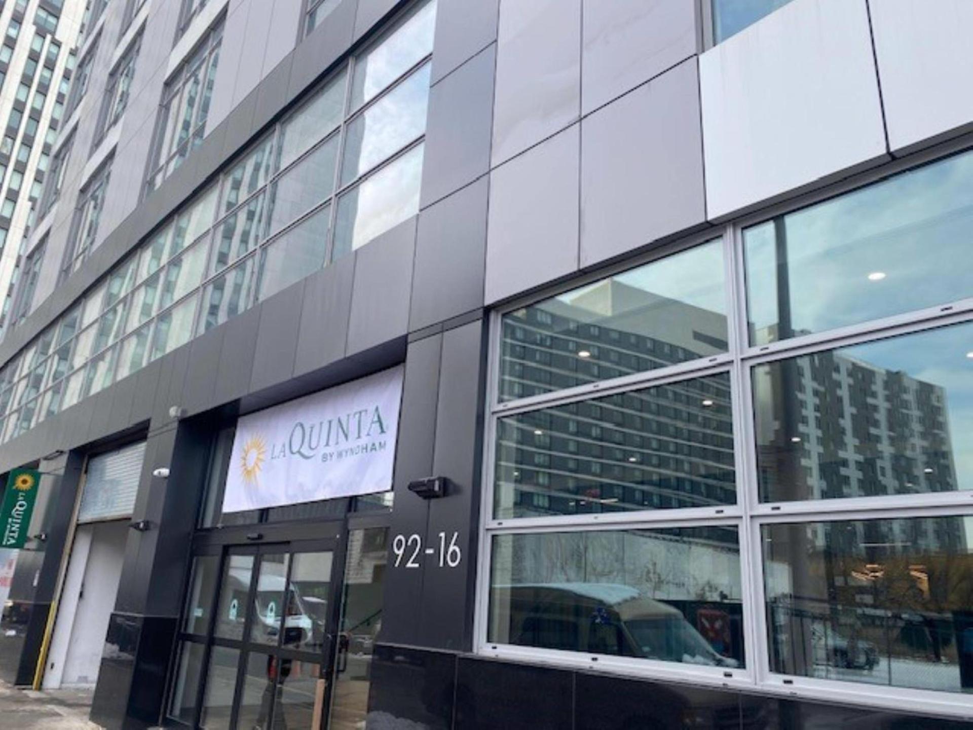 La Quinta Inn & Suites By Wyndham Queens NYC JFK AirTrain photo 15