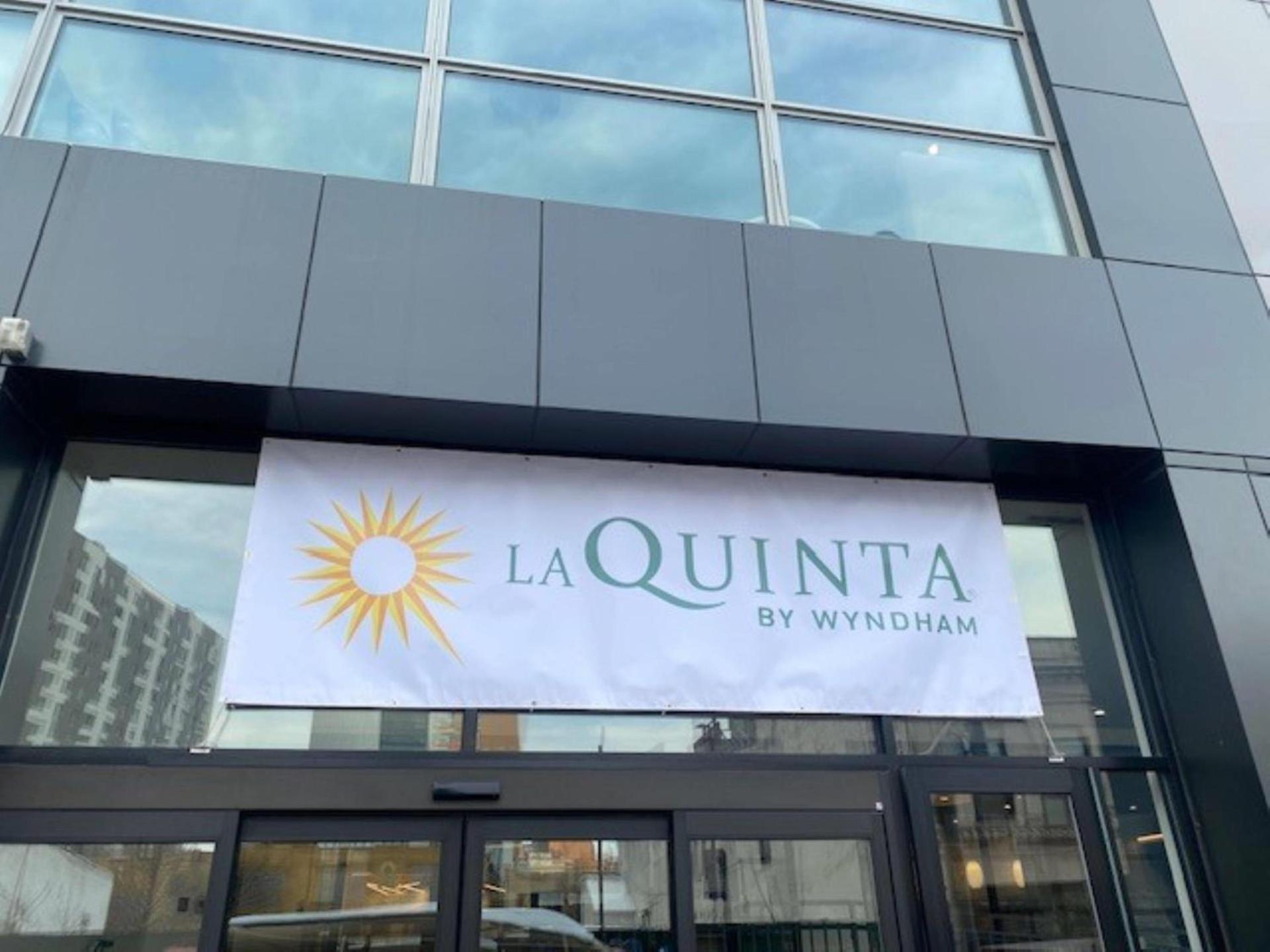 La Quinta Inn & Suites By Wyndham Queens NYC JFK AirTrain photo 14