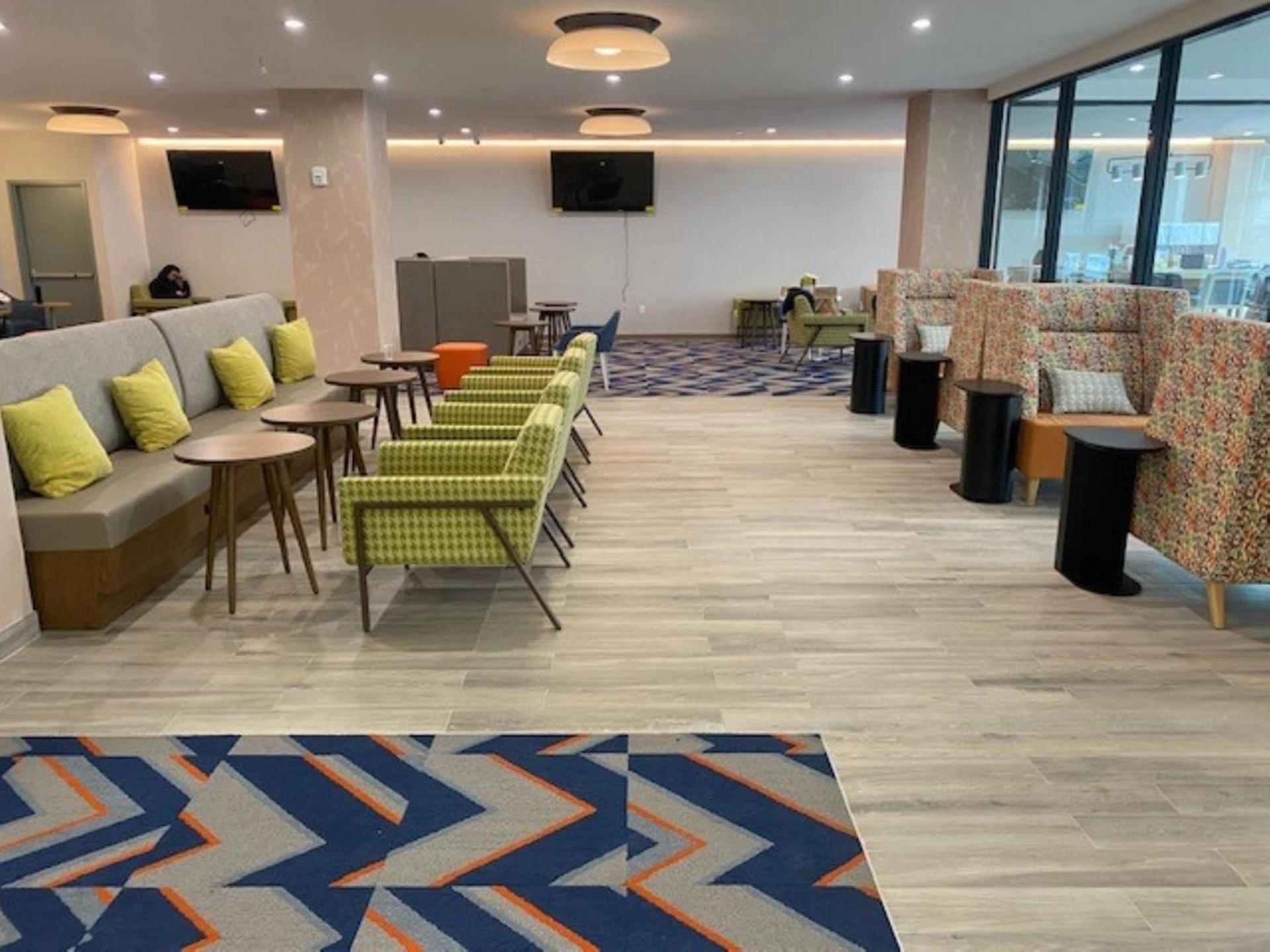 La Quinta Inn & Suites By Wyndham Queens NYC JFK AirTrain photo 18
