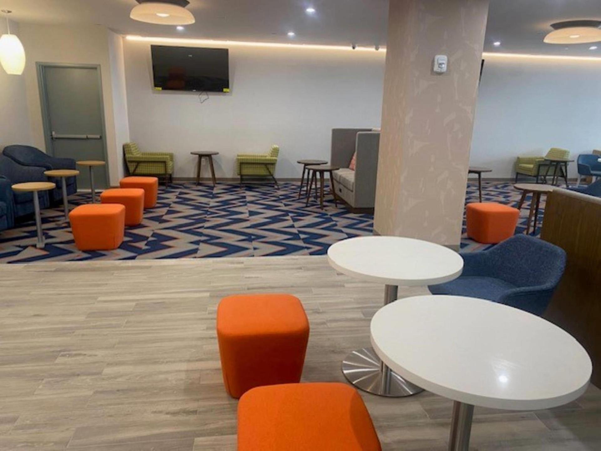 La Quinta Inn & Suites By Wyndham Queens NYC JFK AirTrain photo 9
