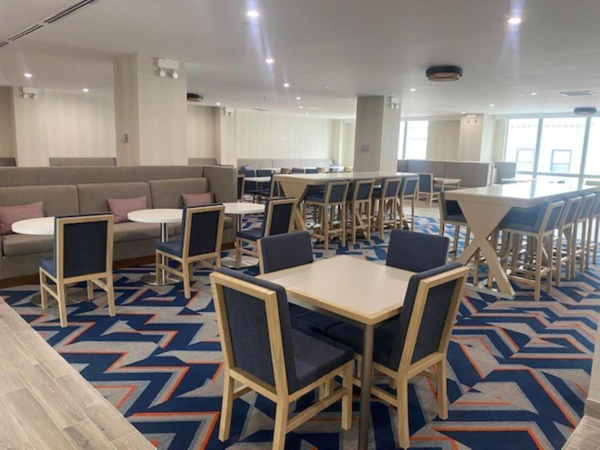 La Quinta Inn & Suites By Wyndham Queens NYC JFK AirTrain photo 8