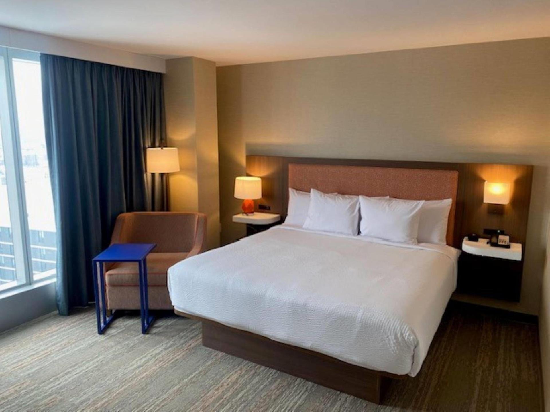 La Quinta Inn & Suites By Wyndham Queens NYC JFK AirTrain photo 6