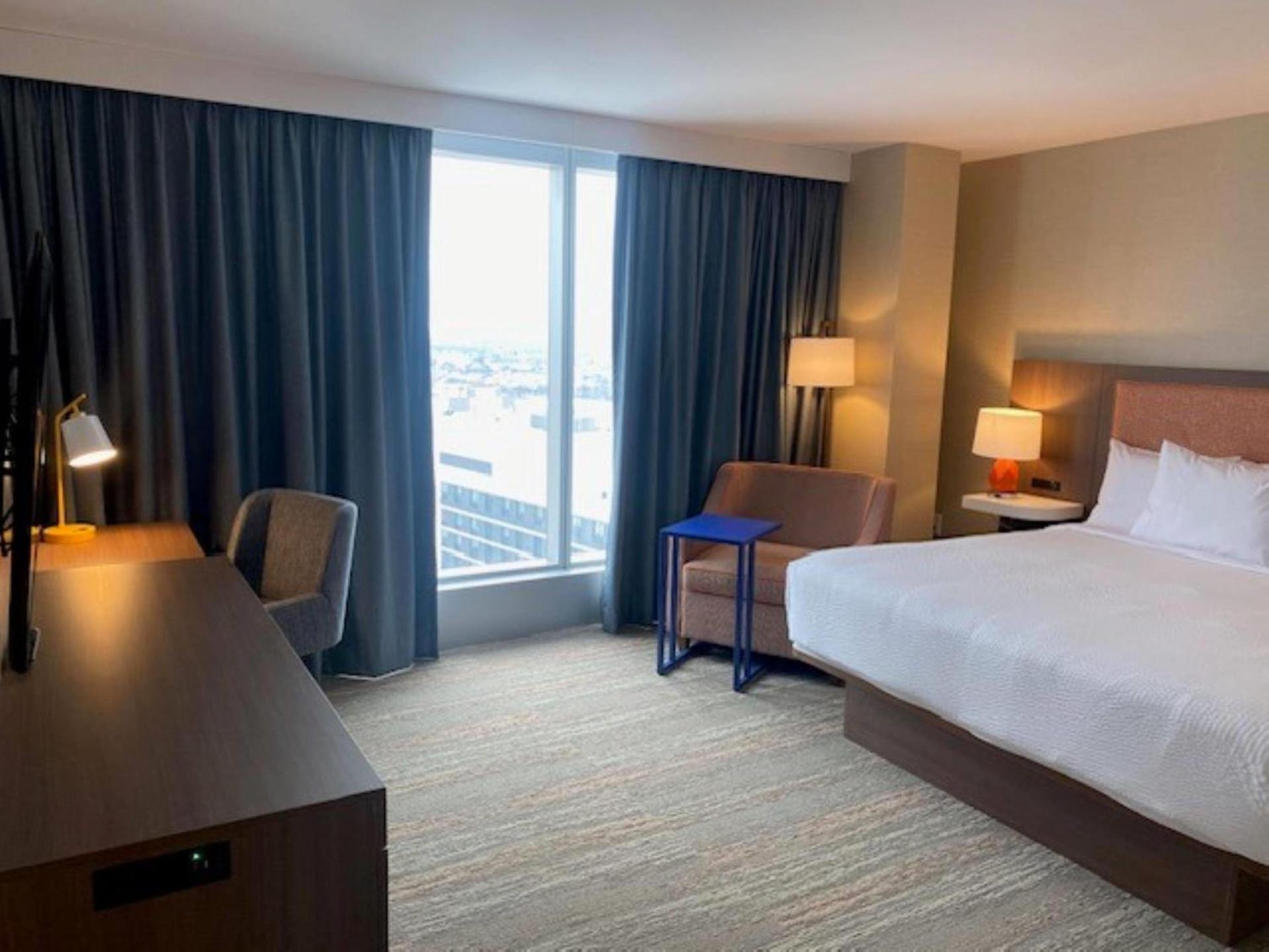 La Quinta Inn & Suites By Wyndham Queens NYC JFK AirTrain photo 5