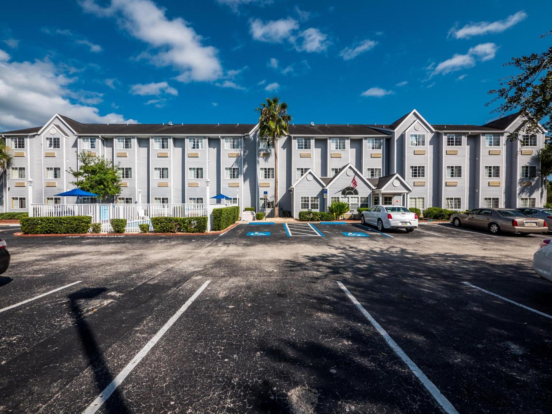 Microtel Inn & Suites by Wyndham Palm Coast I-95 photo 6