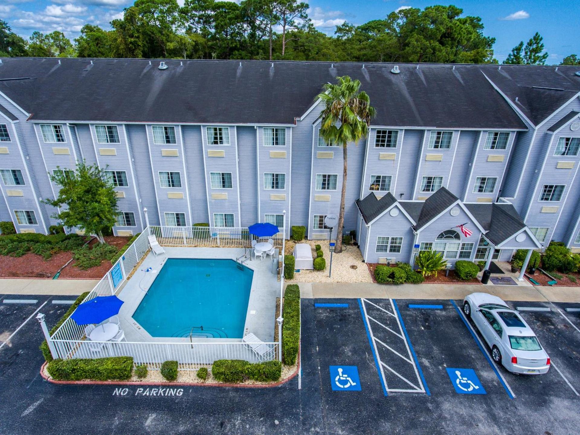 Microtel Inn & Suites by Wyndham Palm Coast I-95 photo 8