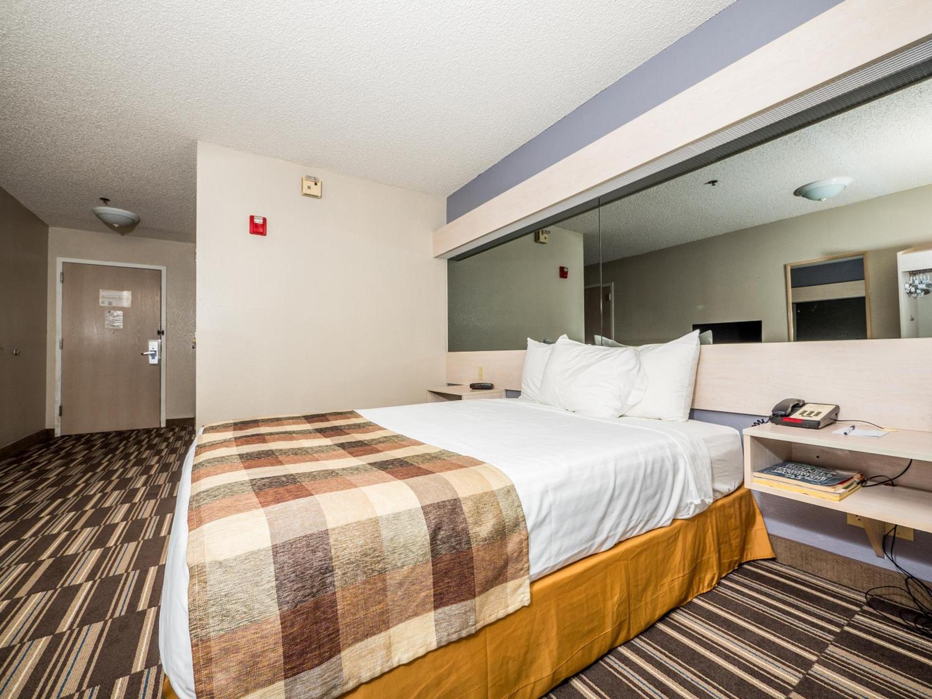 Microtel Inn & Suites by Wyndham Palm Coast I-95 photo 12