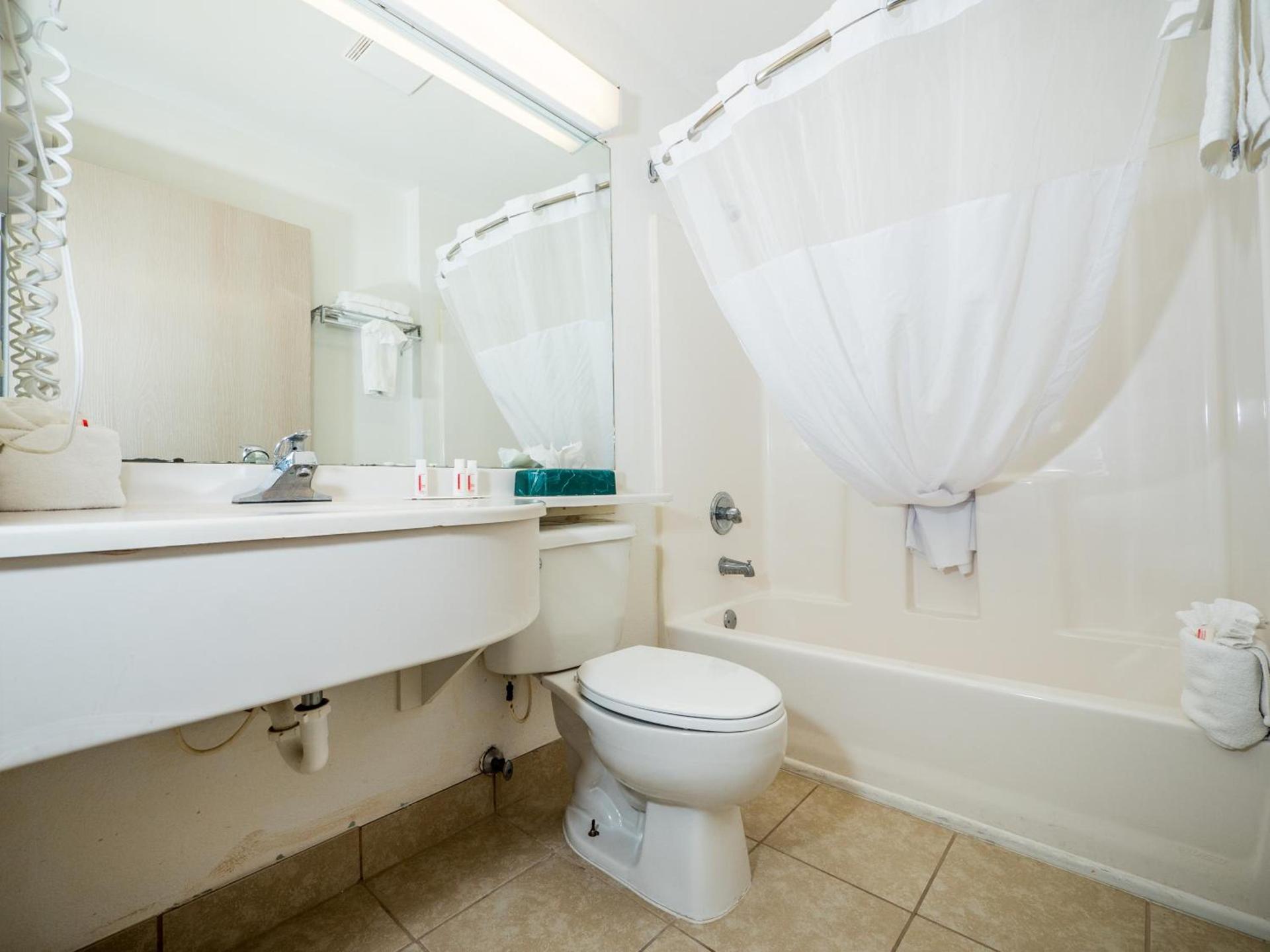 Microtel Inn & Suites by Wyndham Palm Coast I-95 photo 13