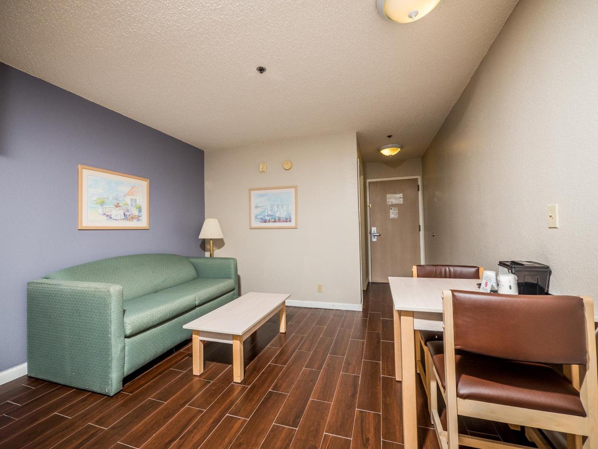 Microtel Inn & Suites by Wyndham Palm Coast I-95 photo 14