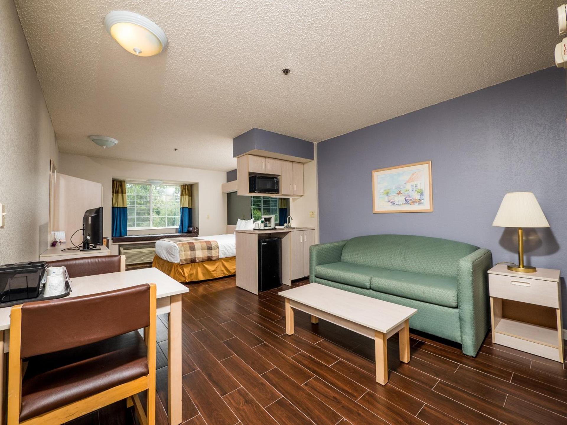 Microtel Inn & Suites by Wyndham Palm Coast I-95 photo 15