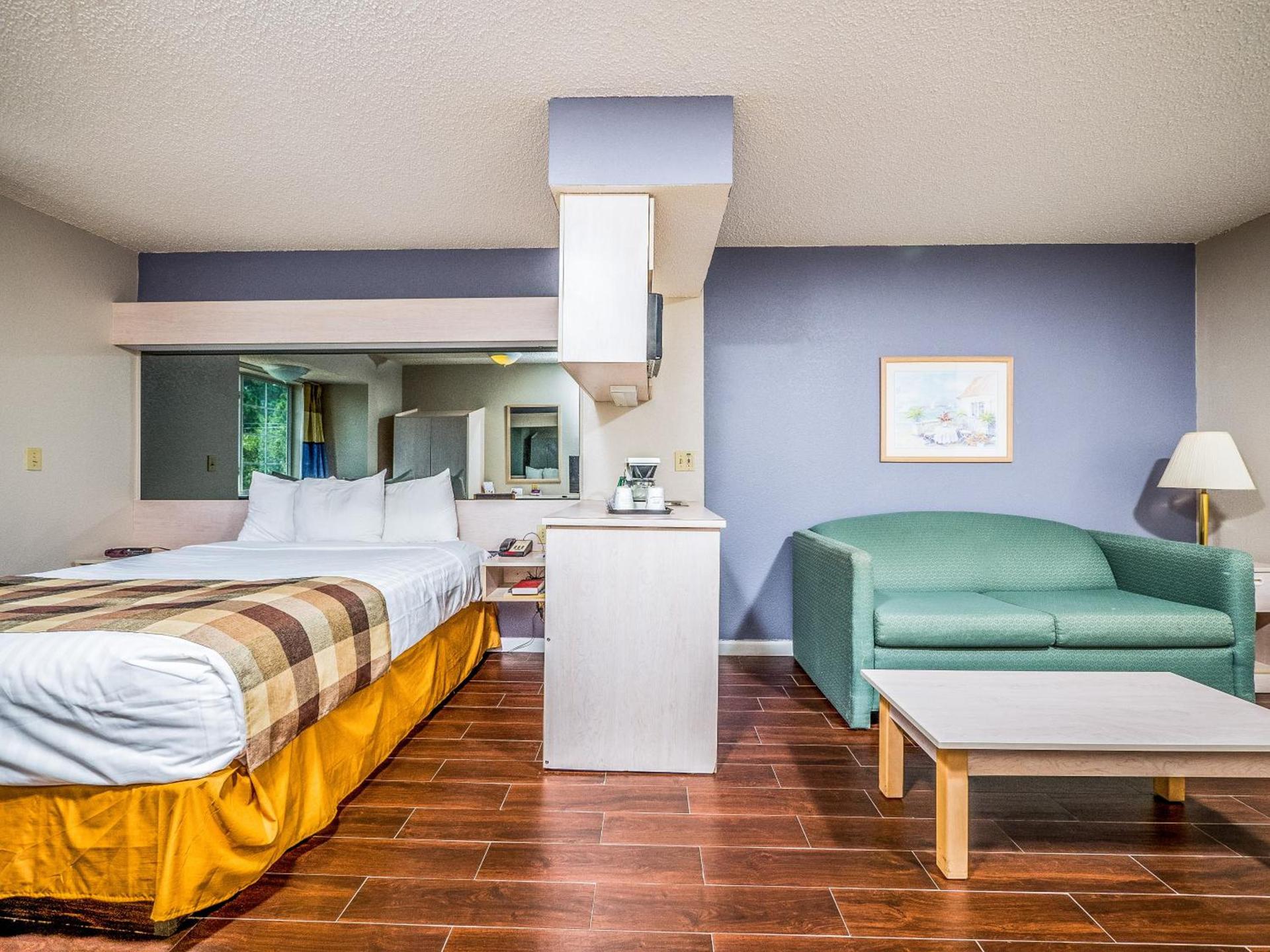 Microtel Inn & Suites by Wyndham Palm Coast I-95 photo 19