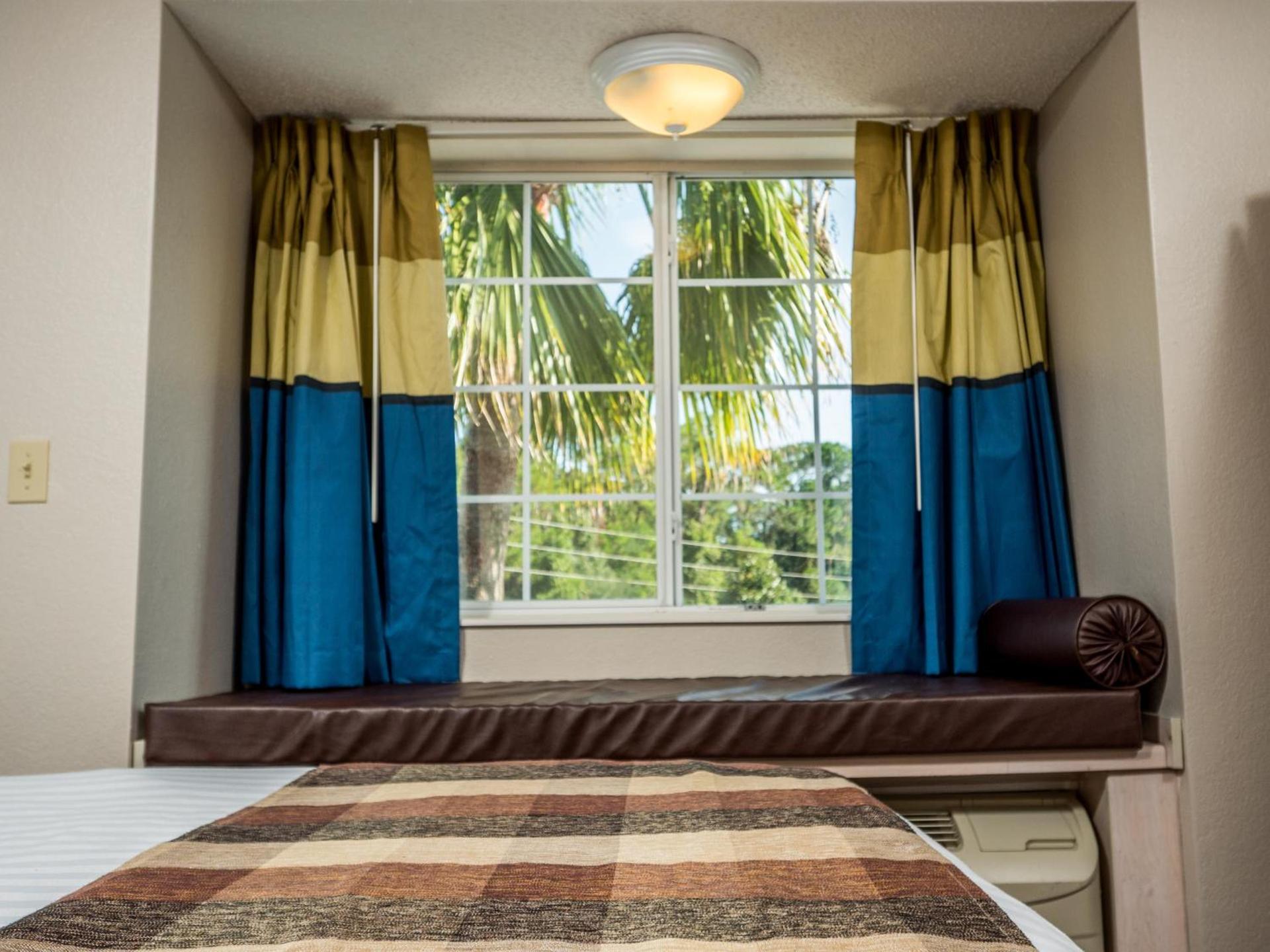 Microtel Inn & Suites by Wyndham Palm Coast I-95 photo 22