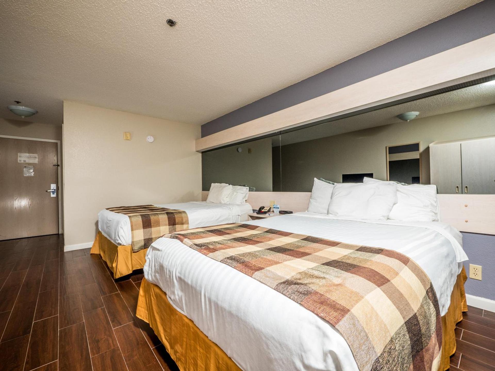 Microtel Inn & Suites by Wyndham Palm Coast I-95 photo 23