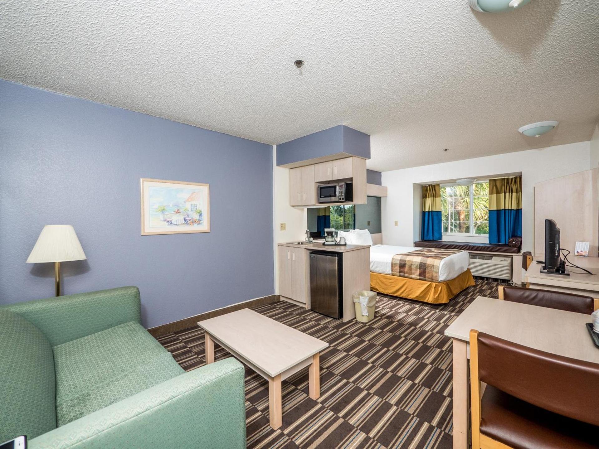Microtel Inn & Suites by Wyndham Palm Coast I-95 photo 24