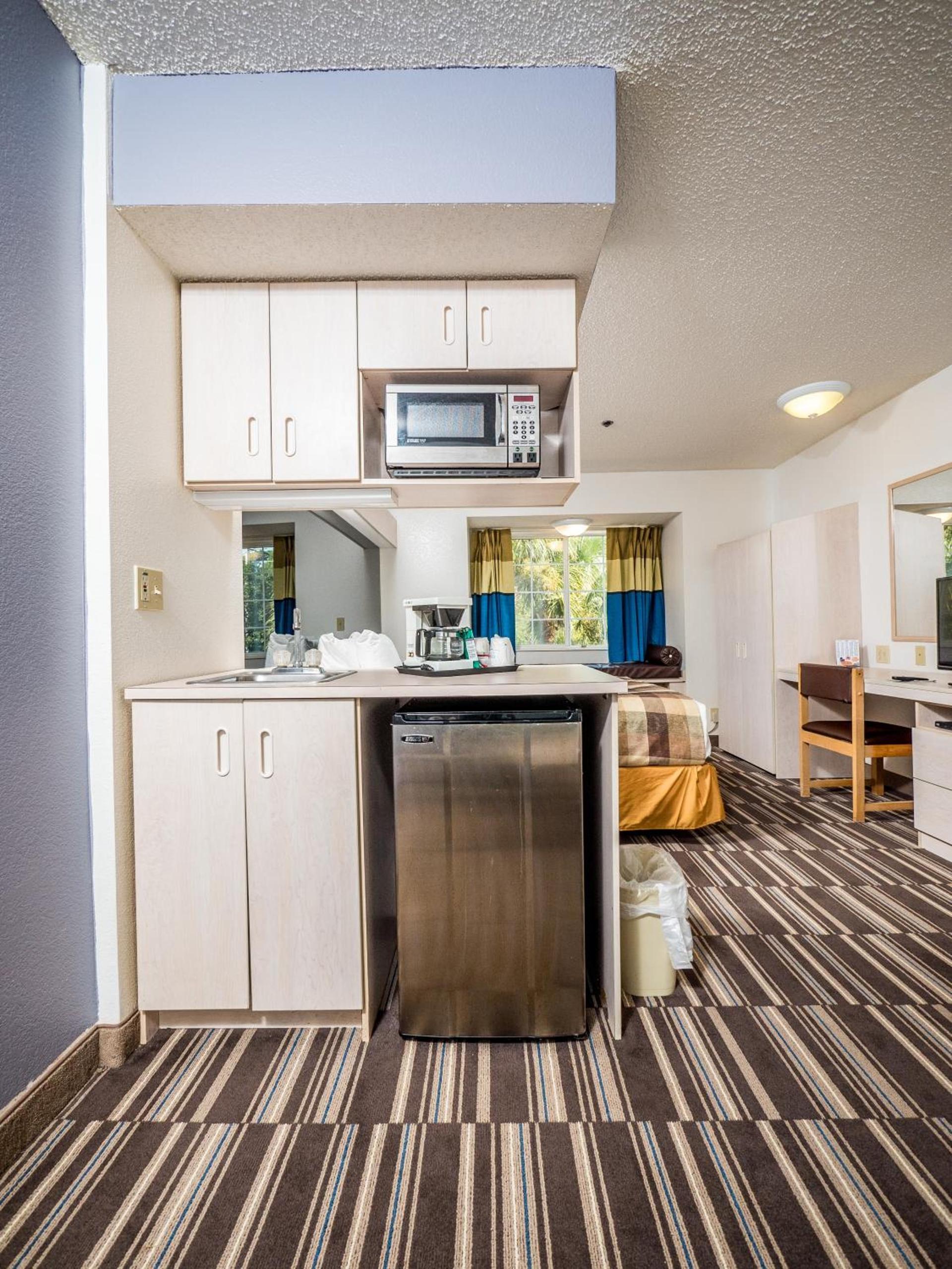 Microtel Inn & Suites by Wyndham Palm Coast I-95 photo 25