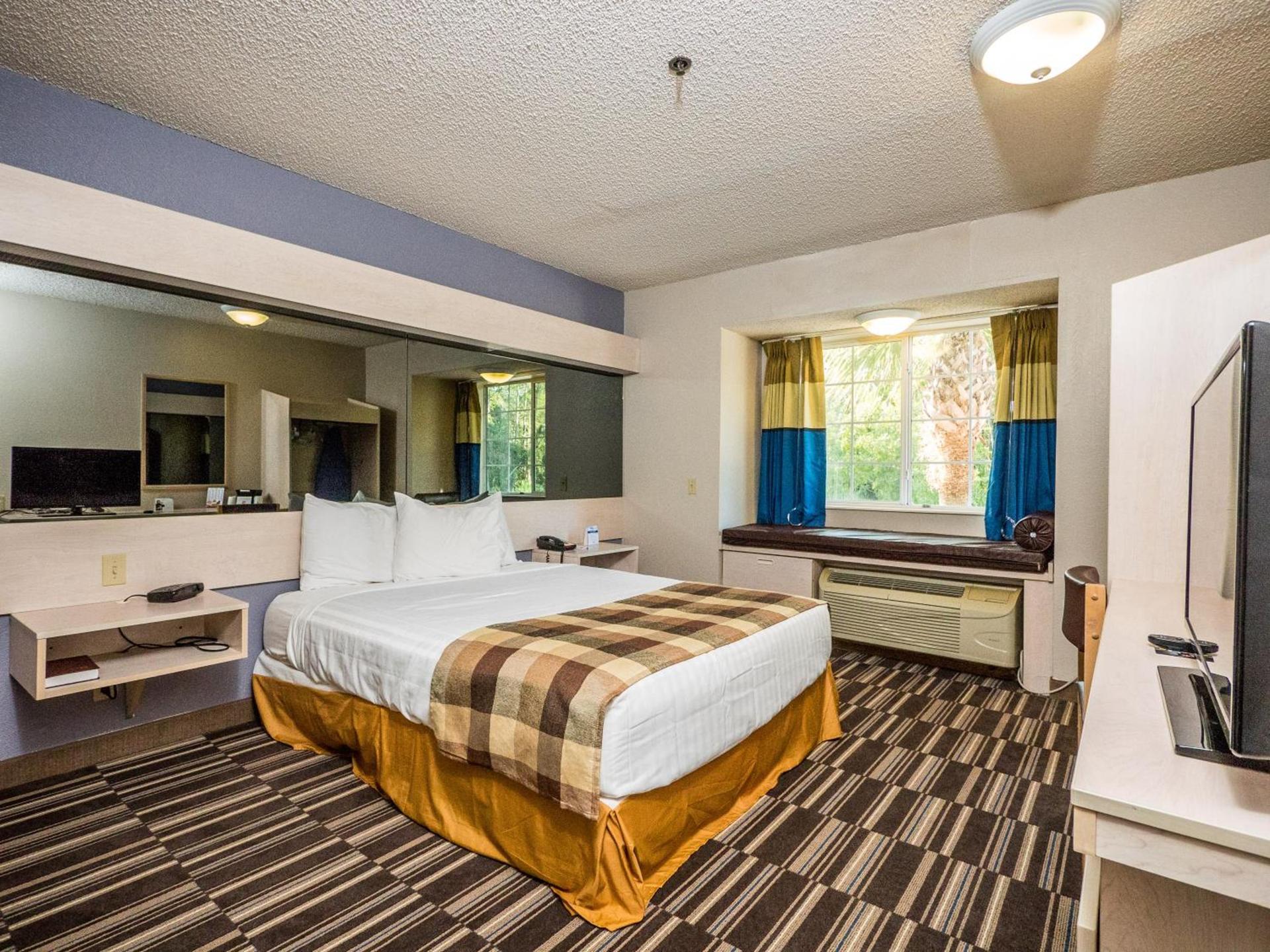 Microtel Inn & Suites by Wyndham Palm Coast I-95 photo 26