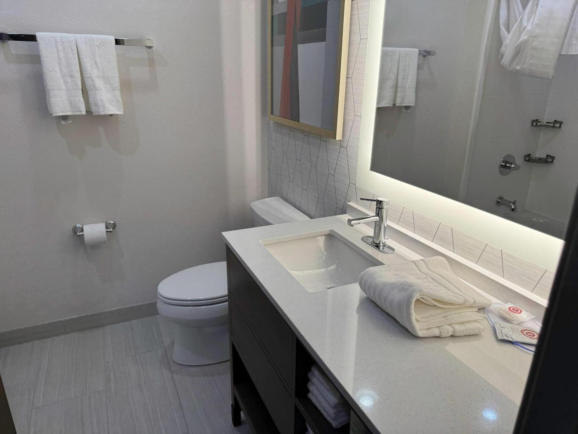 Comfort Inn & Suites Colby photo 10