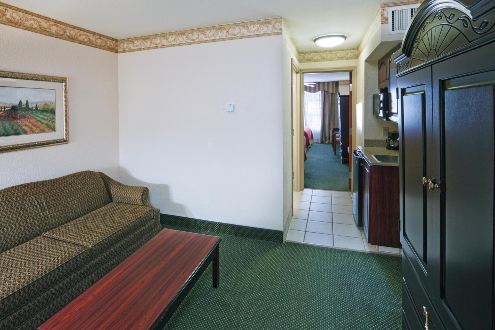 Holiday Inn Express Hotel & Suites Gainesville by IHG photo 3