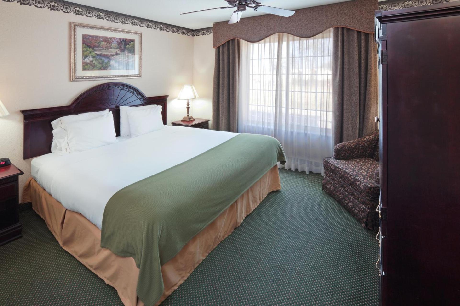 Holiday Inn Express Hotel & Suites Gainesville by IHG photo 4