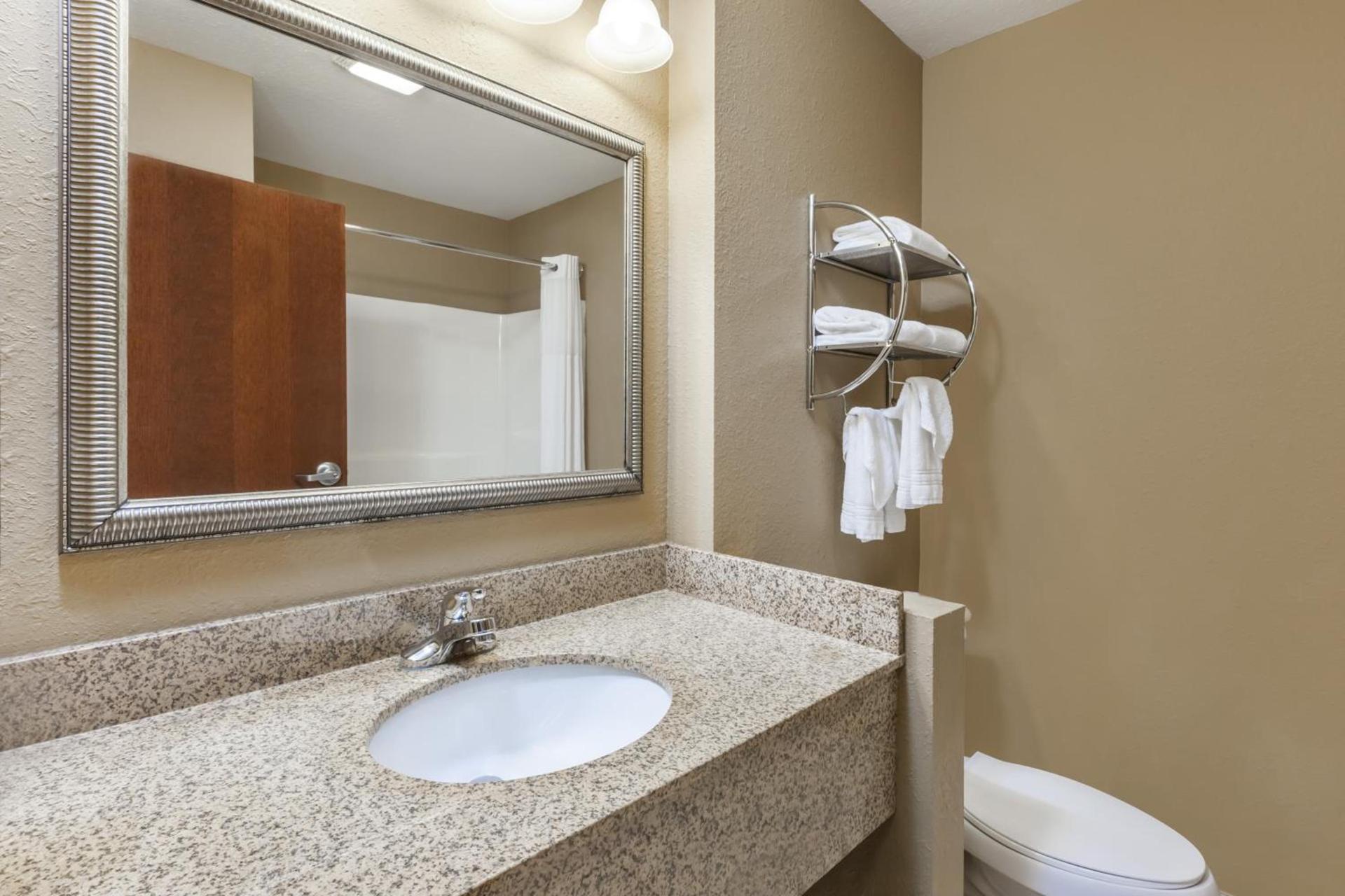 Days Inn by Wyndham Central City photo 31