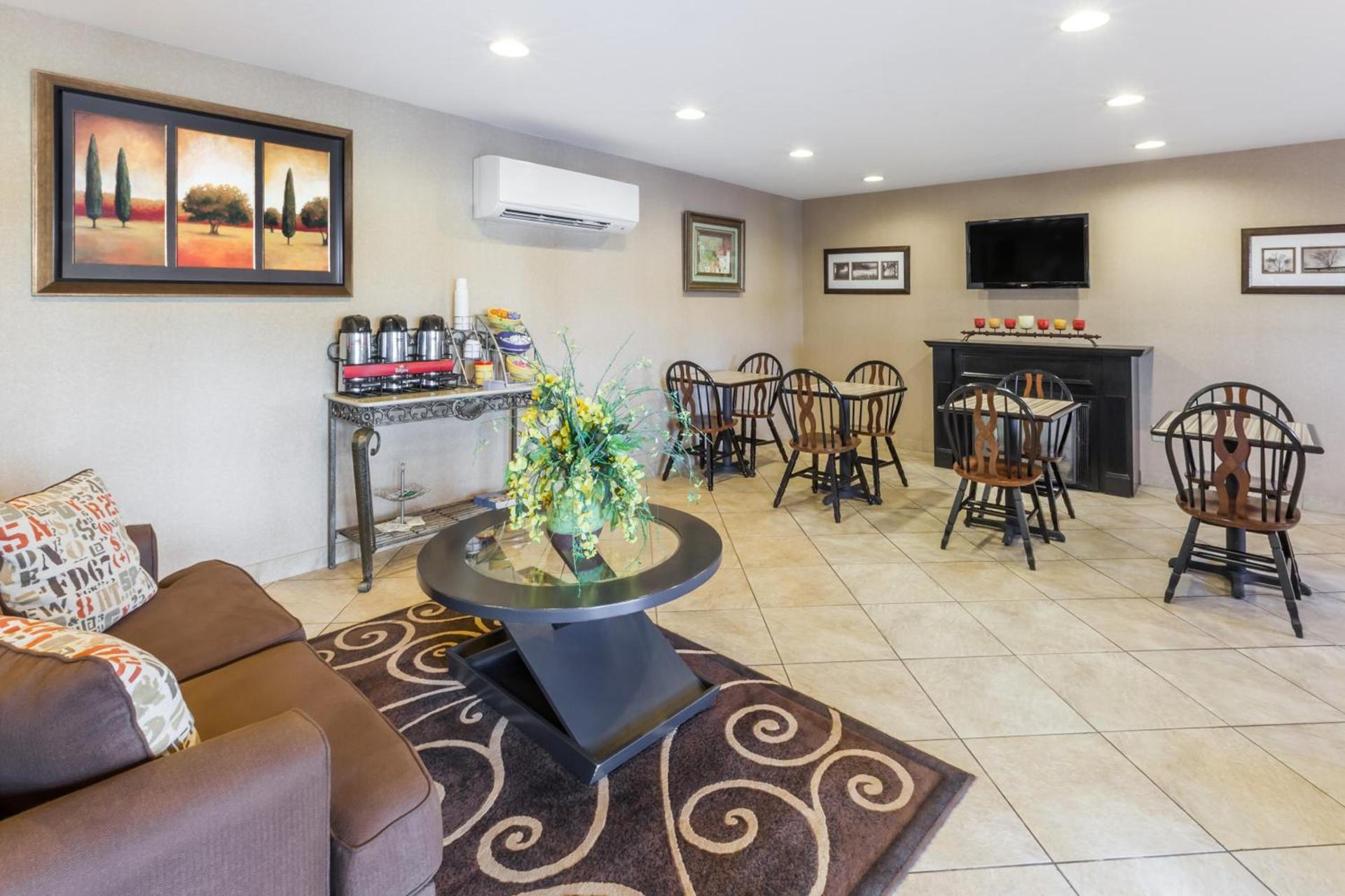 Days Inn by Wyndham Central City photo 36