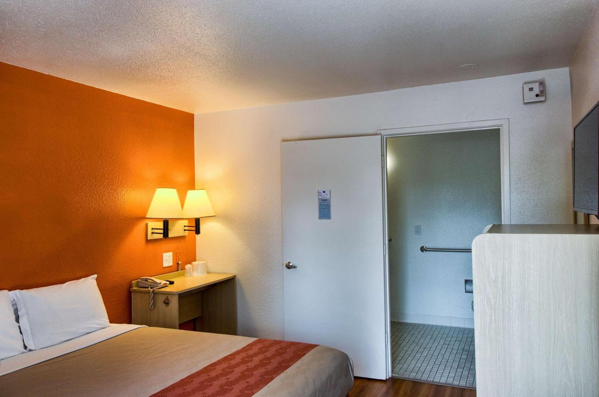 Motel 6-Everett, WA - North photo 40