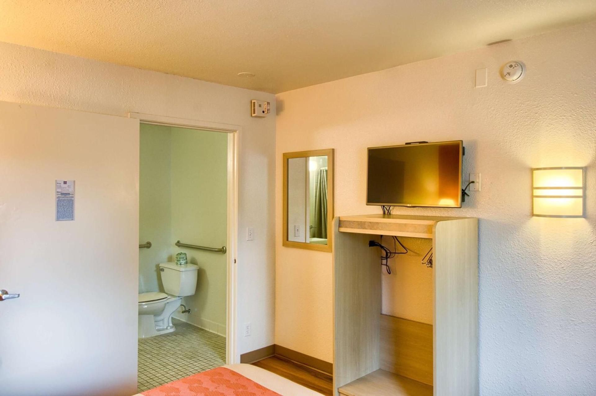 Motel 6-Everett, WA - North photo 39