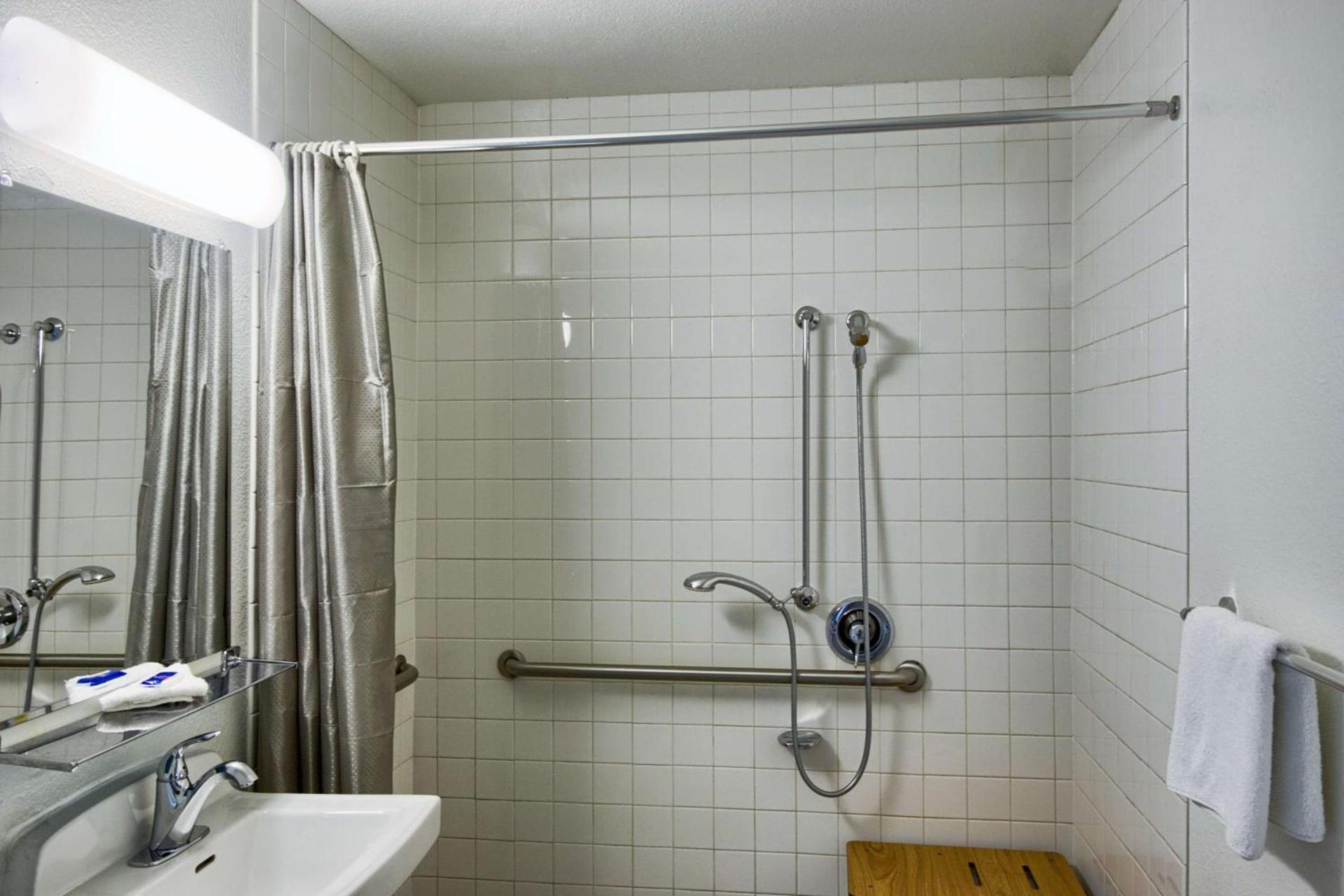 Motel 6-Everett, WA - North photo 38
