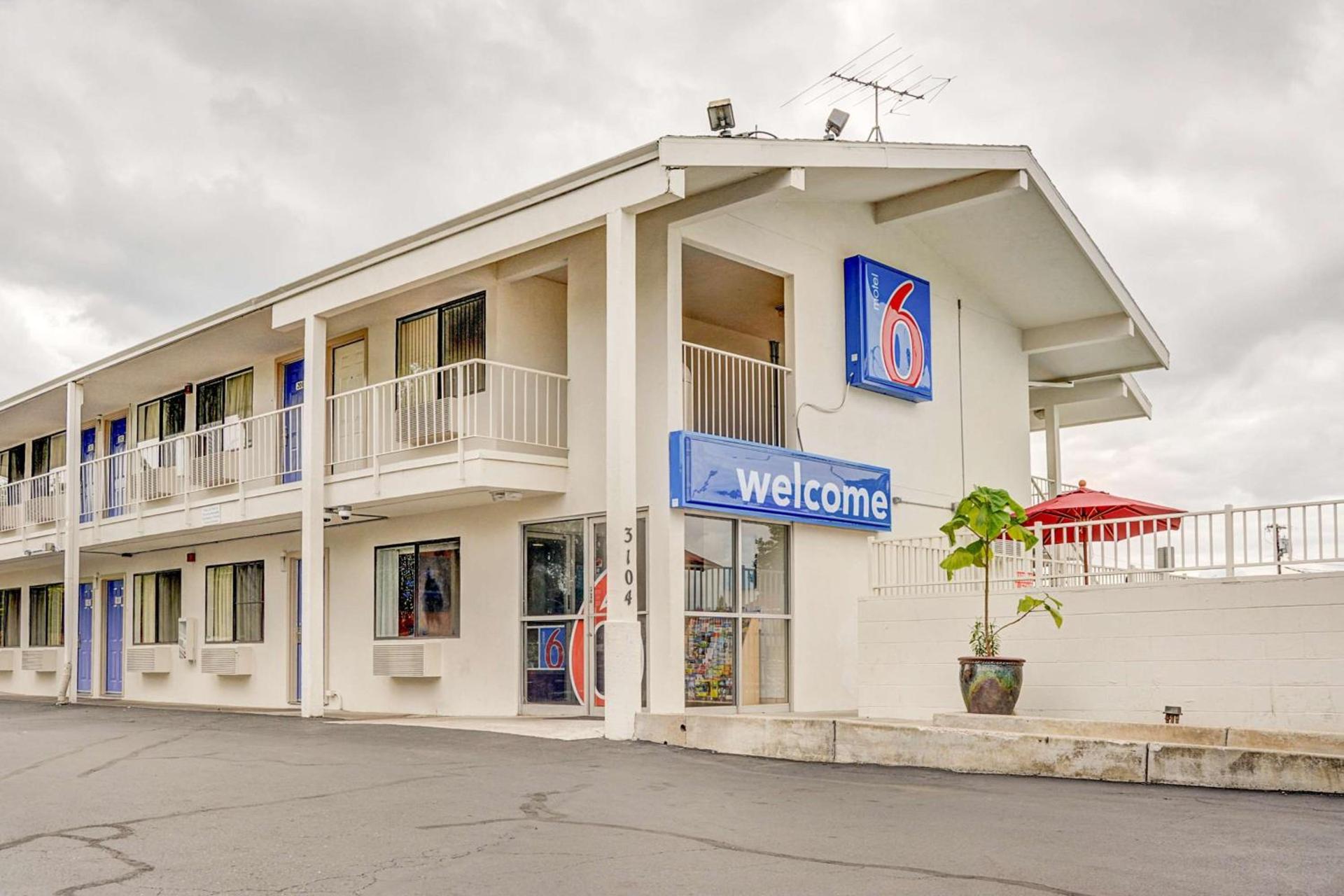 Motel 6-Portland, OR - Central photo 1
