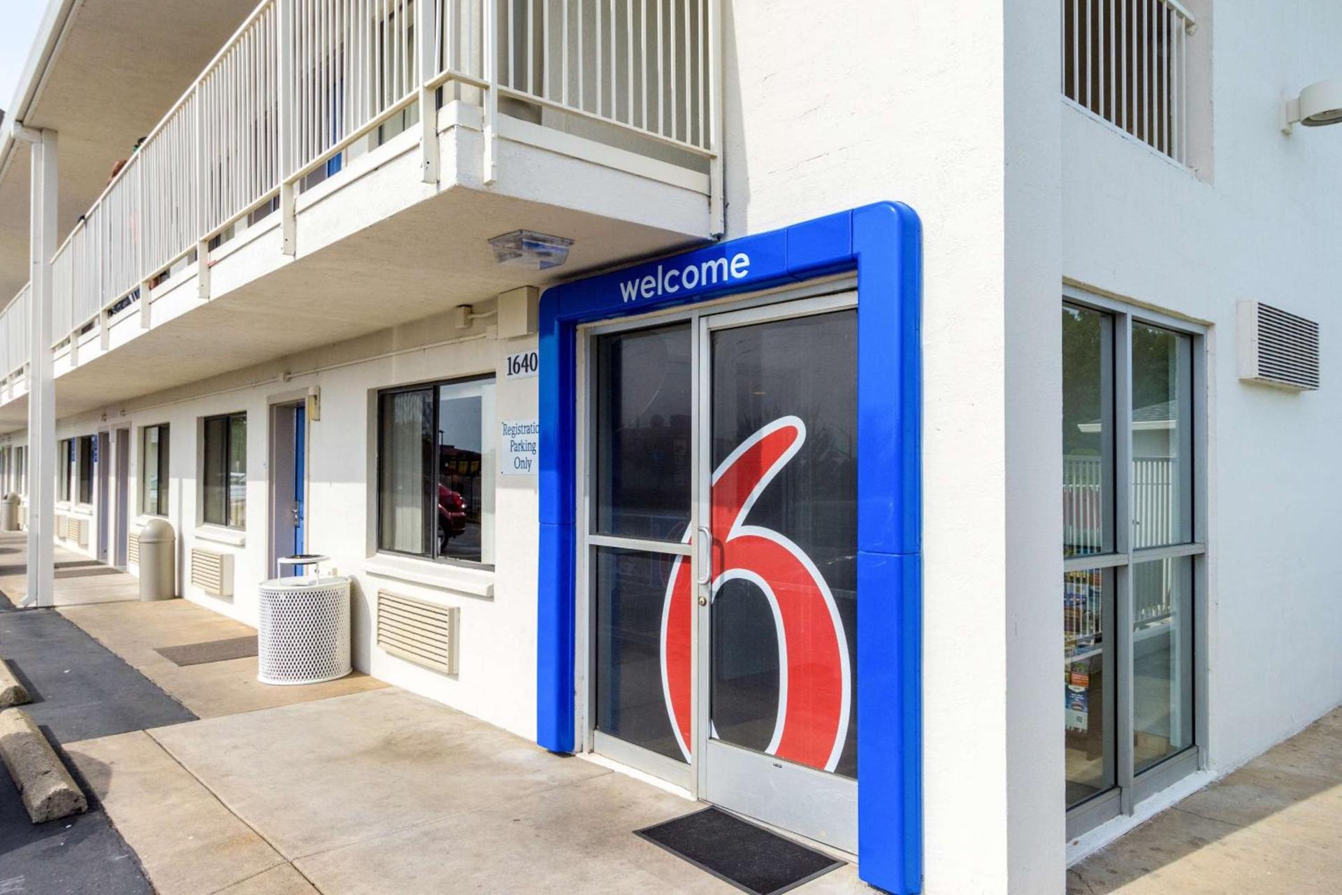 Motel 6-Redding, CA - Central photo 1